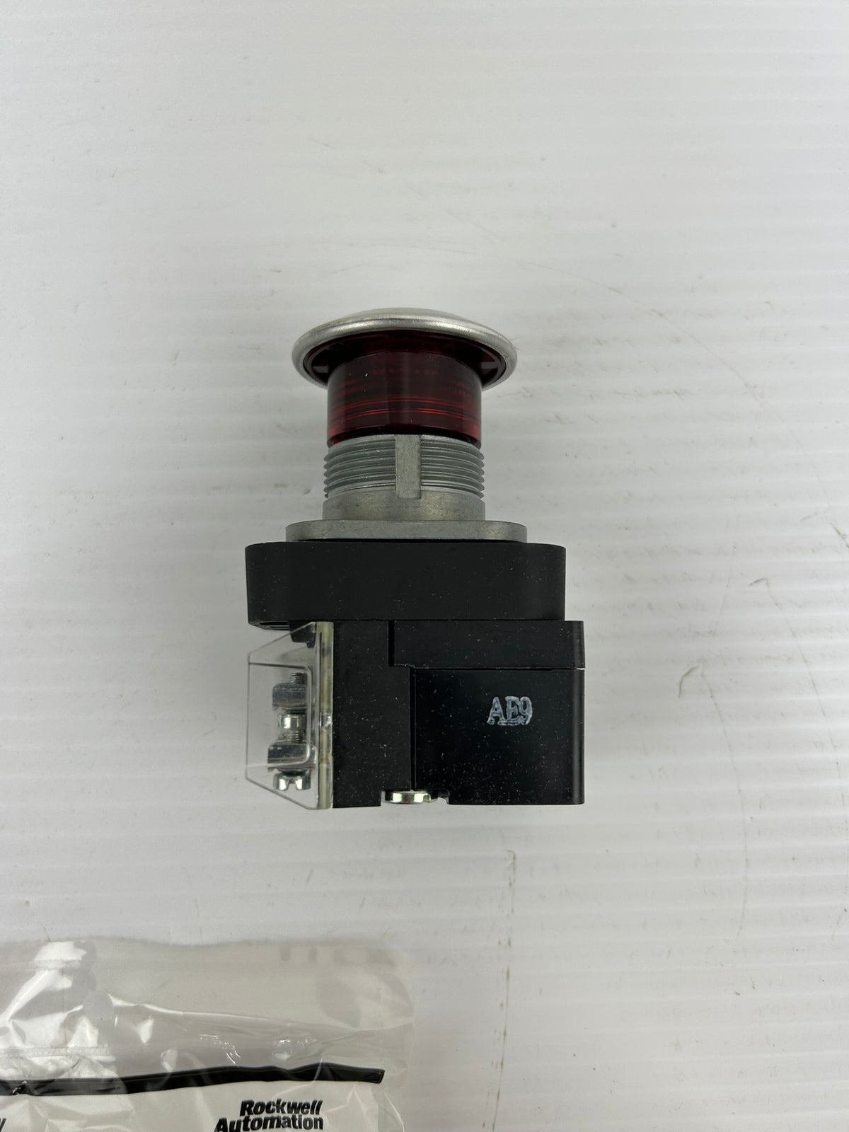 Allen Bradley 800-FXMQH2RA7 30mm Red Push-Pull Device 800T PB Series U