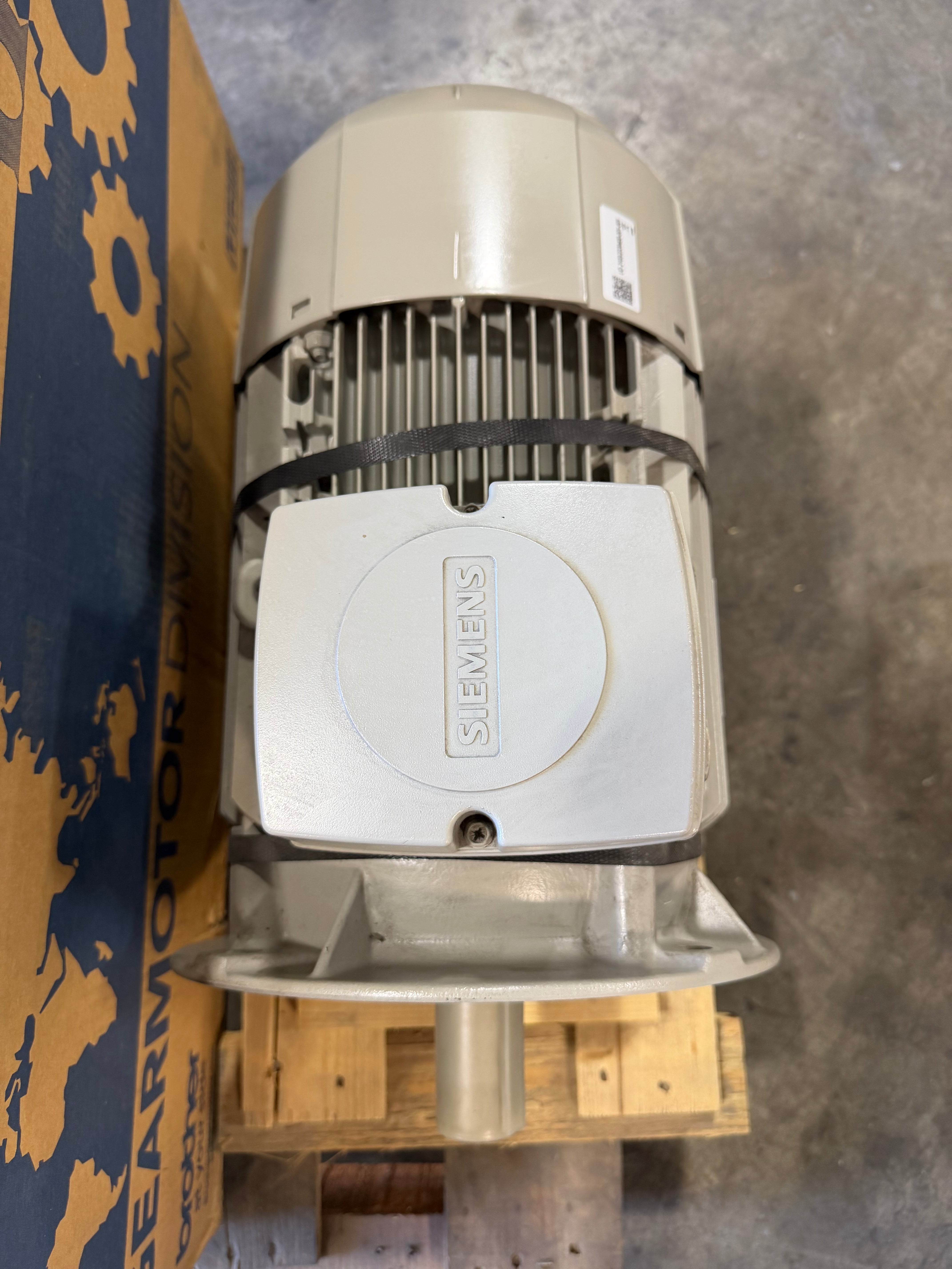 Siemens 1LE1023-1CB00-2FA4 7.5HP Motor 460V 3PH 1775RPM IEC132S IMB5
