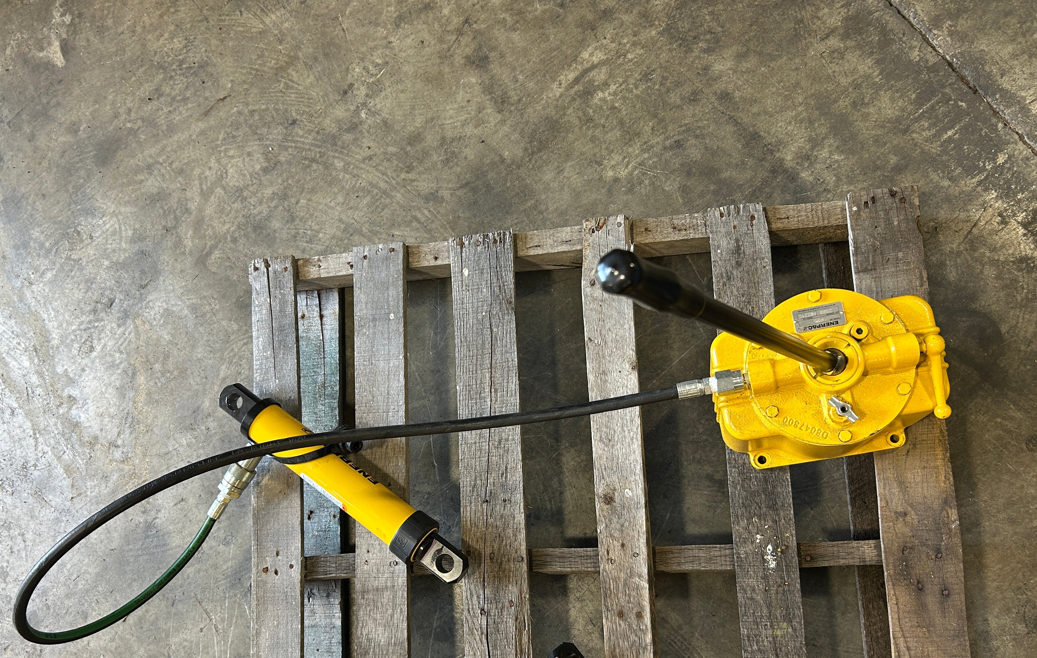 Enerpac P25 Hand Pump 2500 Tons/PSI with RC108 Hydraulic Cylinder 10T 10,000 PSI