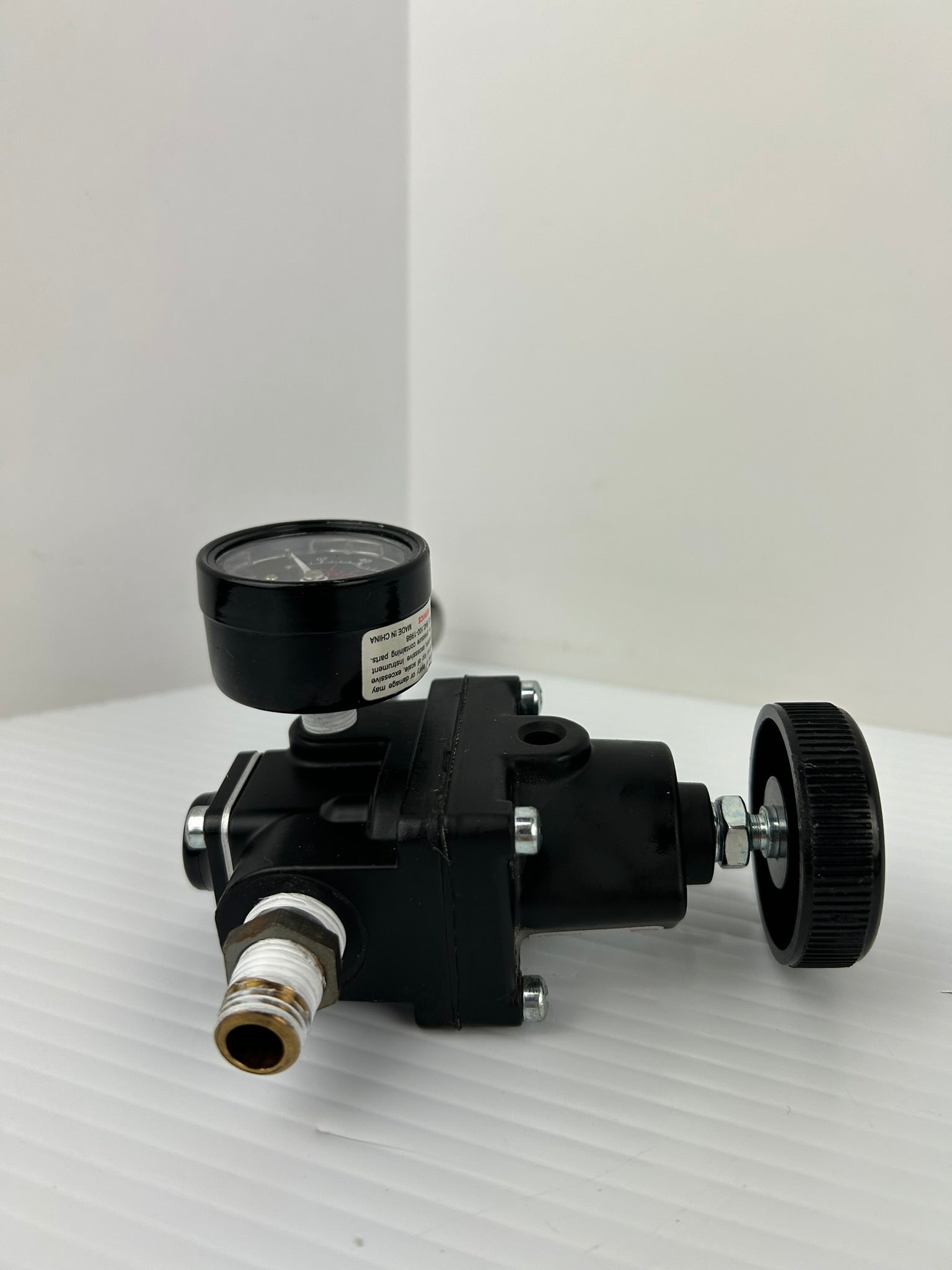 Fairchild 30243 Regulator 250 PSIG 17.0 bar with Norgren Gauge 0-160 PSI