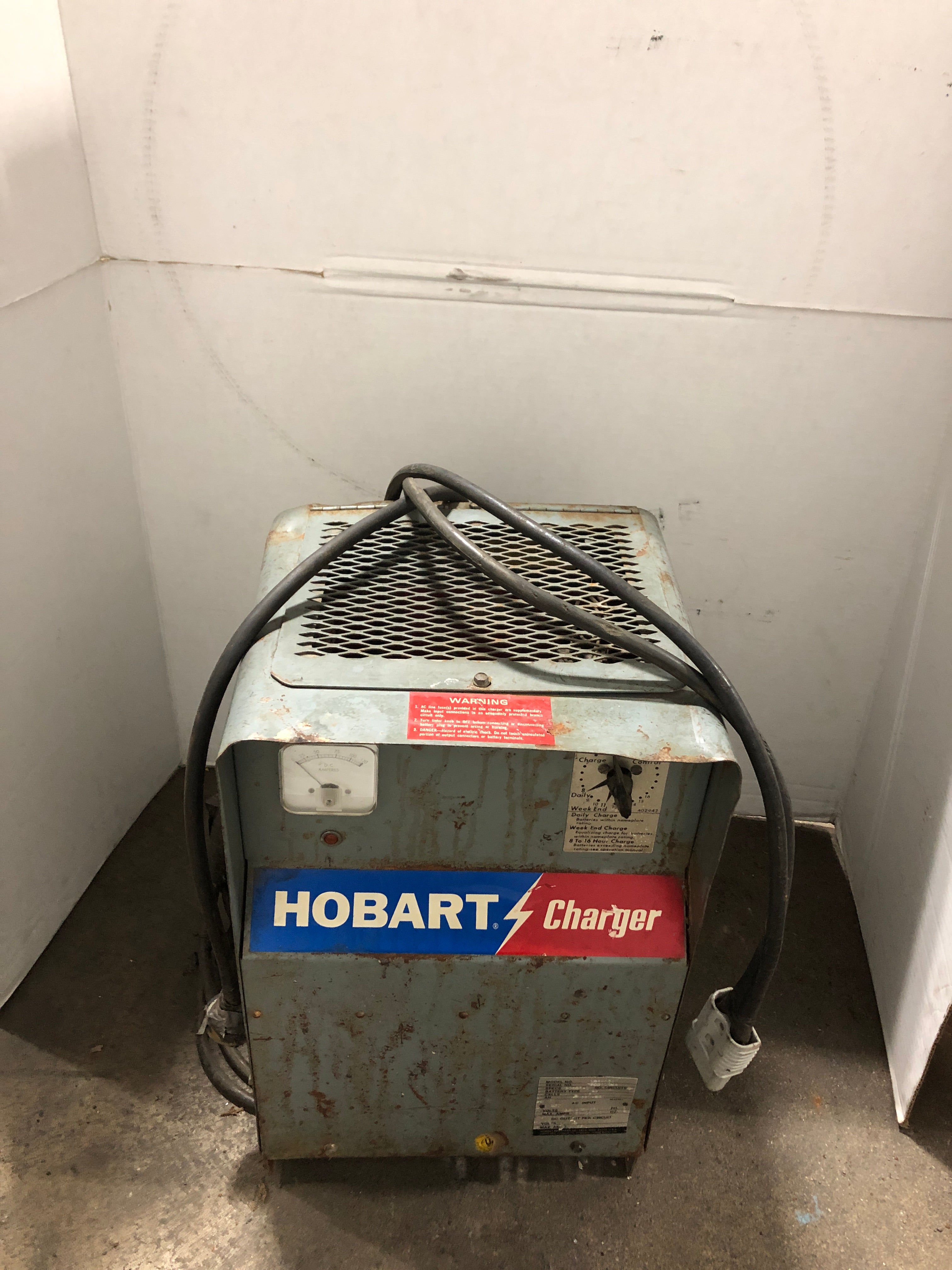 Hobart 1R6-450 Battery Charger Battery Type: LA 1PH 115/208/230V 20/11/10A 60Hz