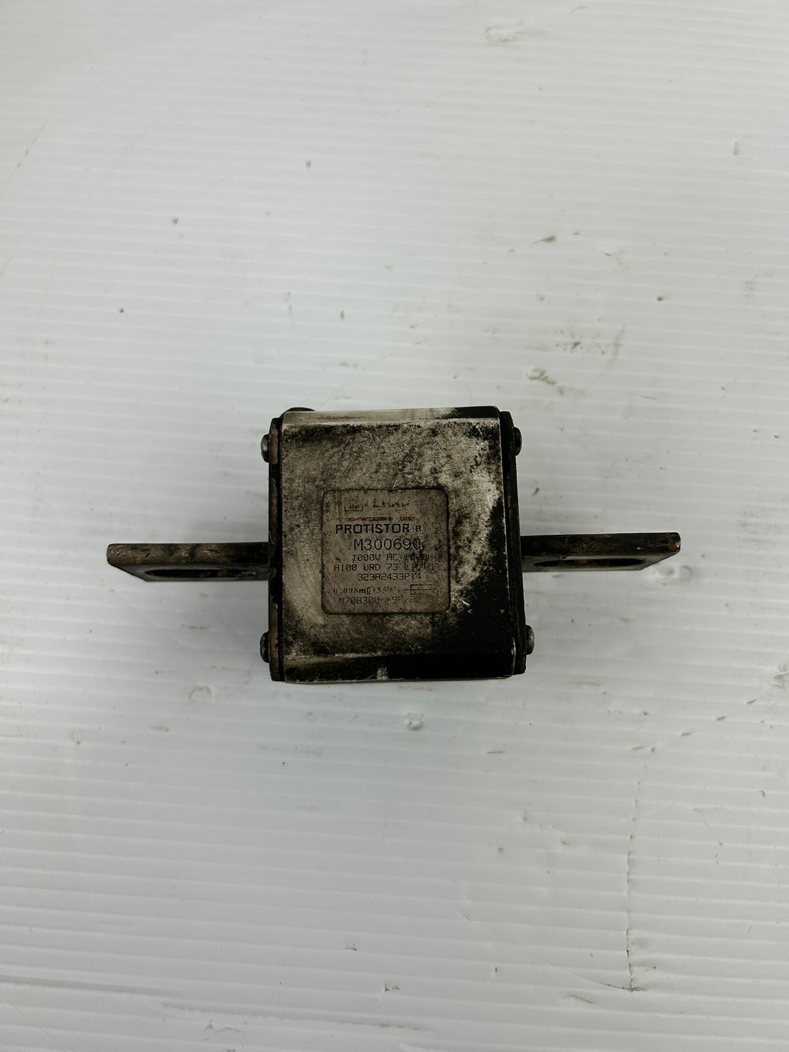 Ferraz Protistor M300690 Fuse 1000V 1000A 323A2433P14