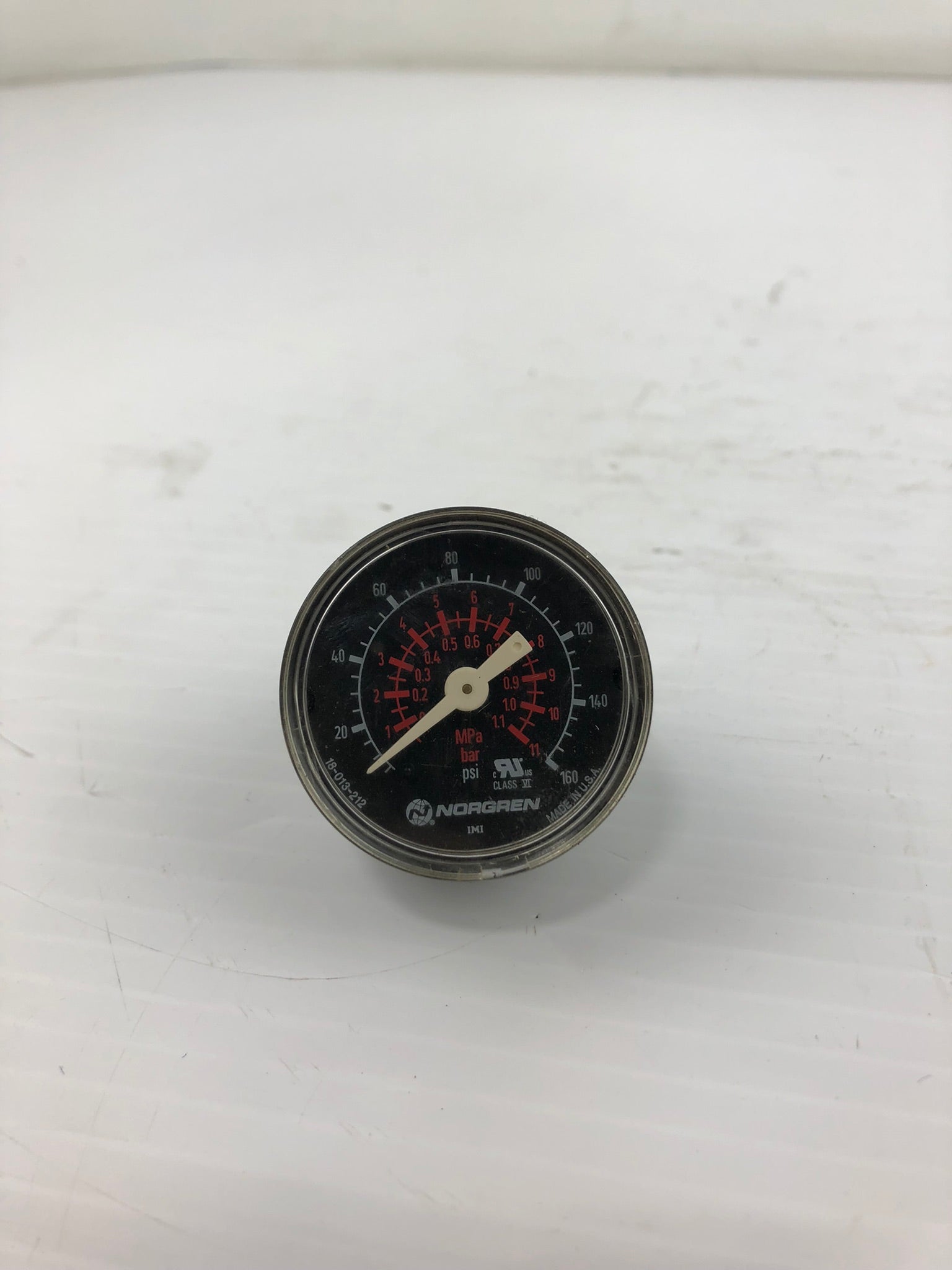 Norgren R07-200-RGKA Compressed Air Regulator and Gauge 18-013-212