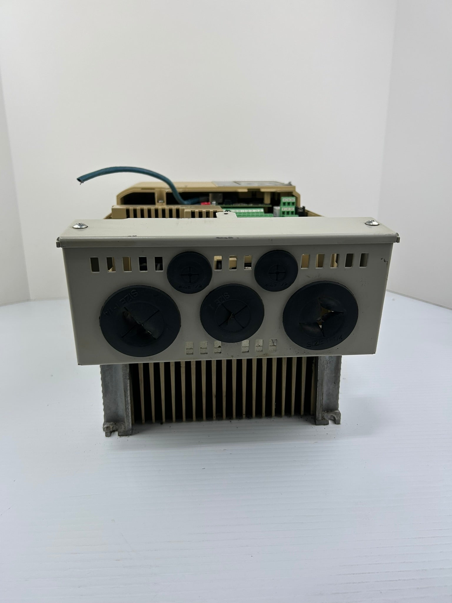 Yaskawa Electric CIMR-AU4A0044FAA A1000 3PH AC Drive Rev E Type 1 Enclosure