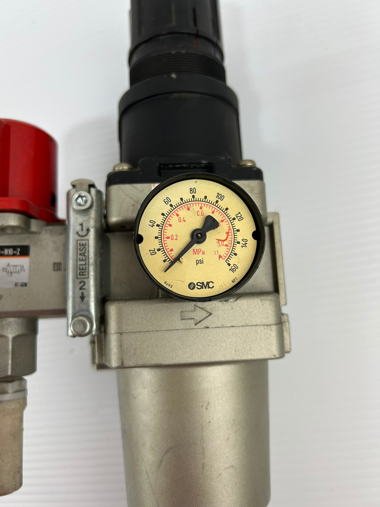 SMC AW60-N10-Z Filter Regulator with VHS50-N10-Z Pneumatic Lockout Valve