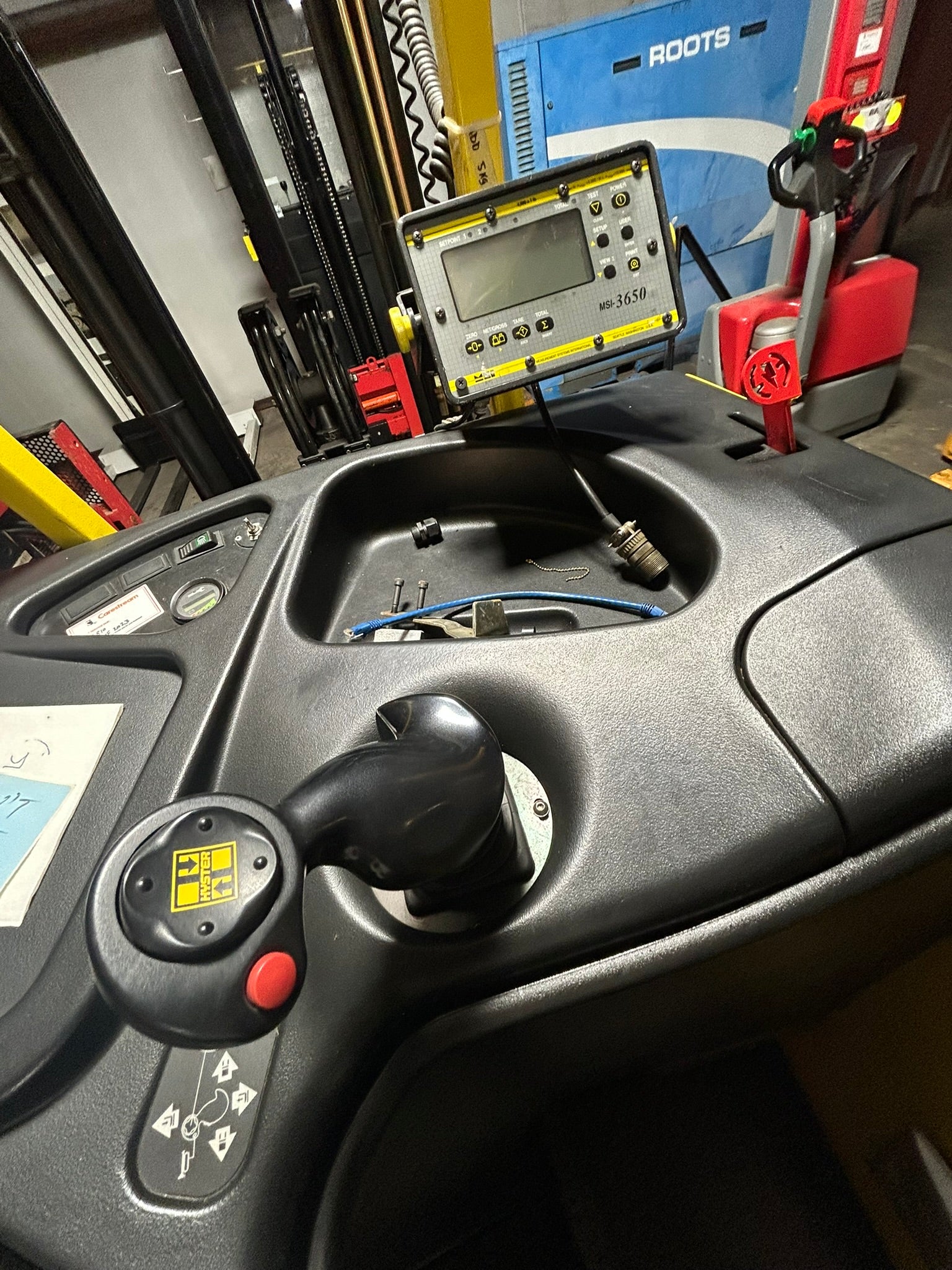 Hyster E40HSD Electric Stand-Up Forklift Truck 4000 Lb. Capacity 36V Type EO