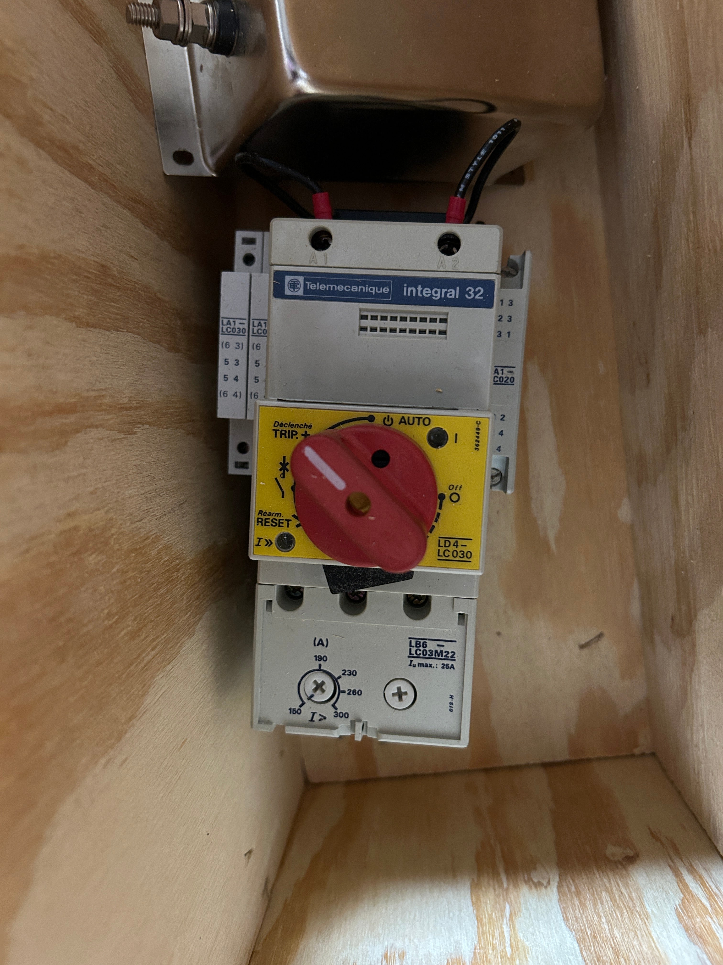 Ormec MCS-S33G*240 Servo Drive Assembly Telemecanique Breaker Tokin Noise Filter