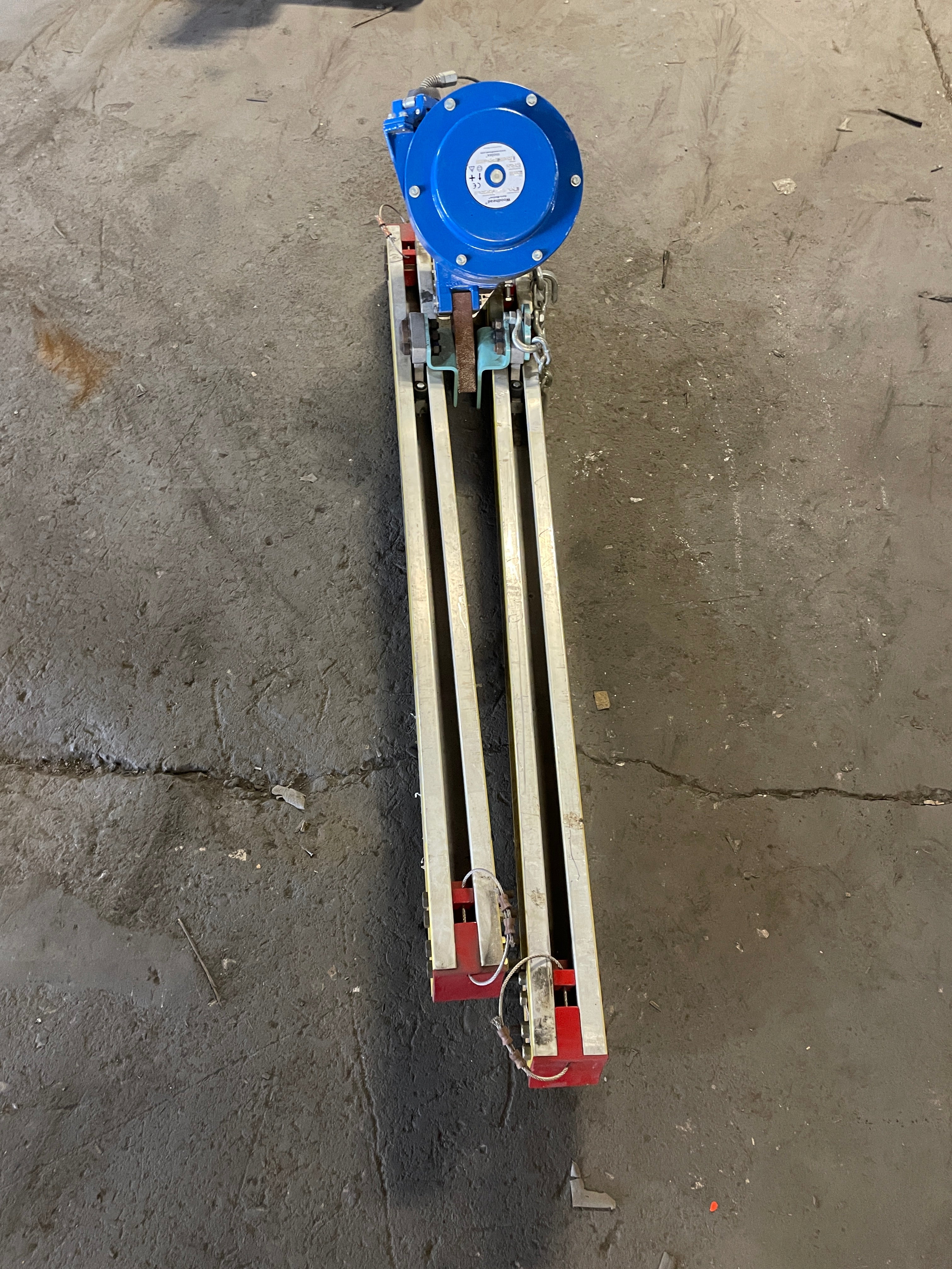 Woodhead 134KA Aero-Motive Molex Balancer with Unified Industries Rail 124-146#