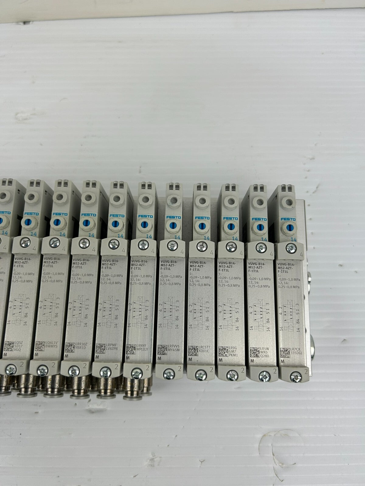 Festo VTUG-14-VRPT-S8-B1T-G14-UL-G18S-9K11M Manifold Valve Assembly w/ 20 Valves
