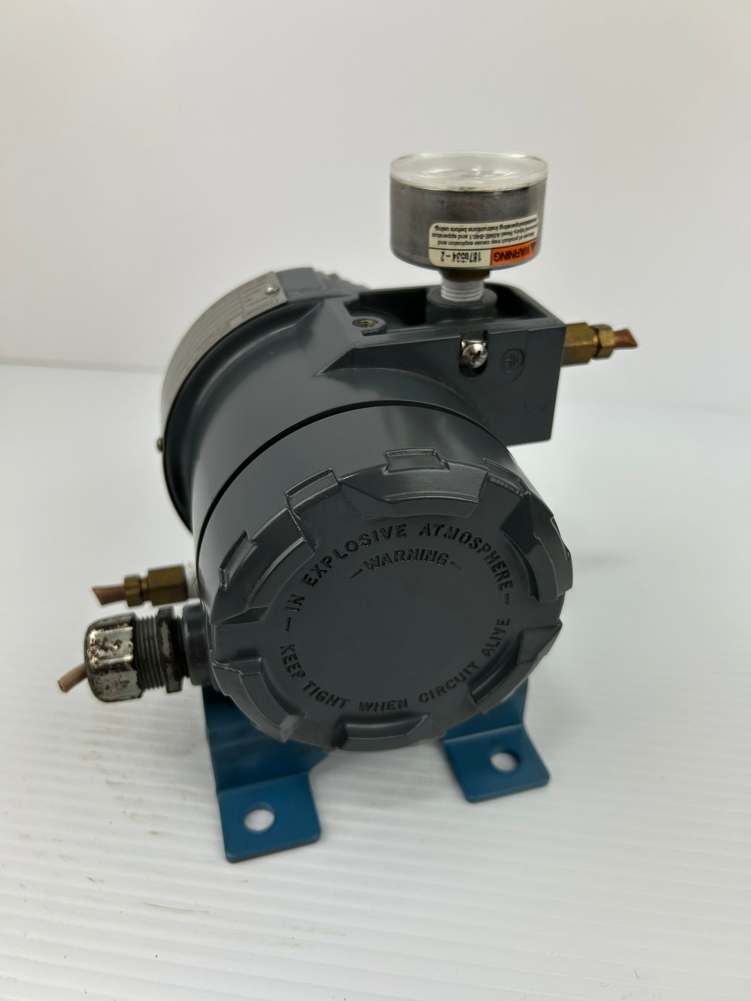 Fisher 846 Current to Pressure Transducer with Pressure Gauge 4-20mA 3-15PSIG