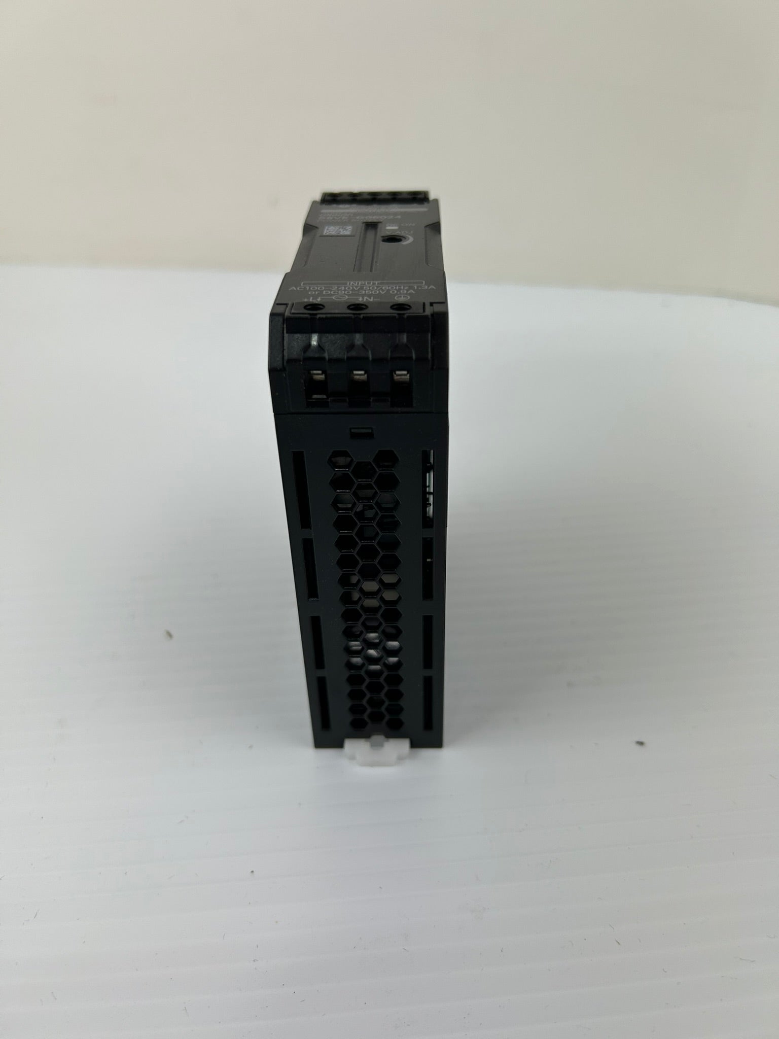 Omron S8VK-G06024 DIN Rail Power Supply 24VDC 2.5A 60W 100-240VAC