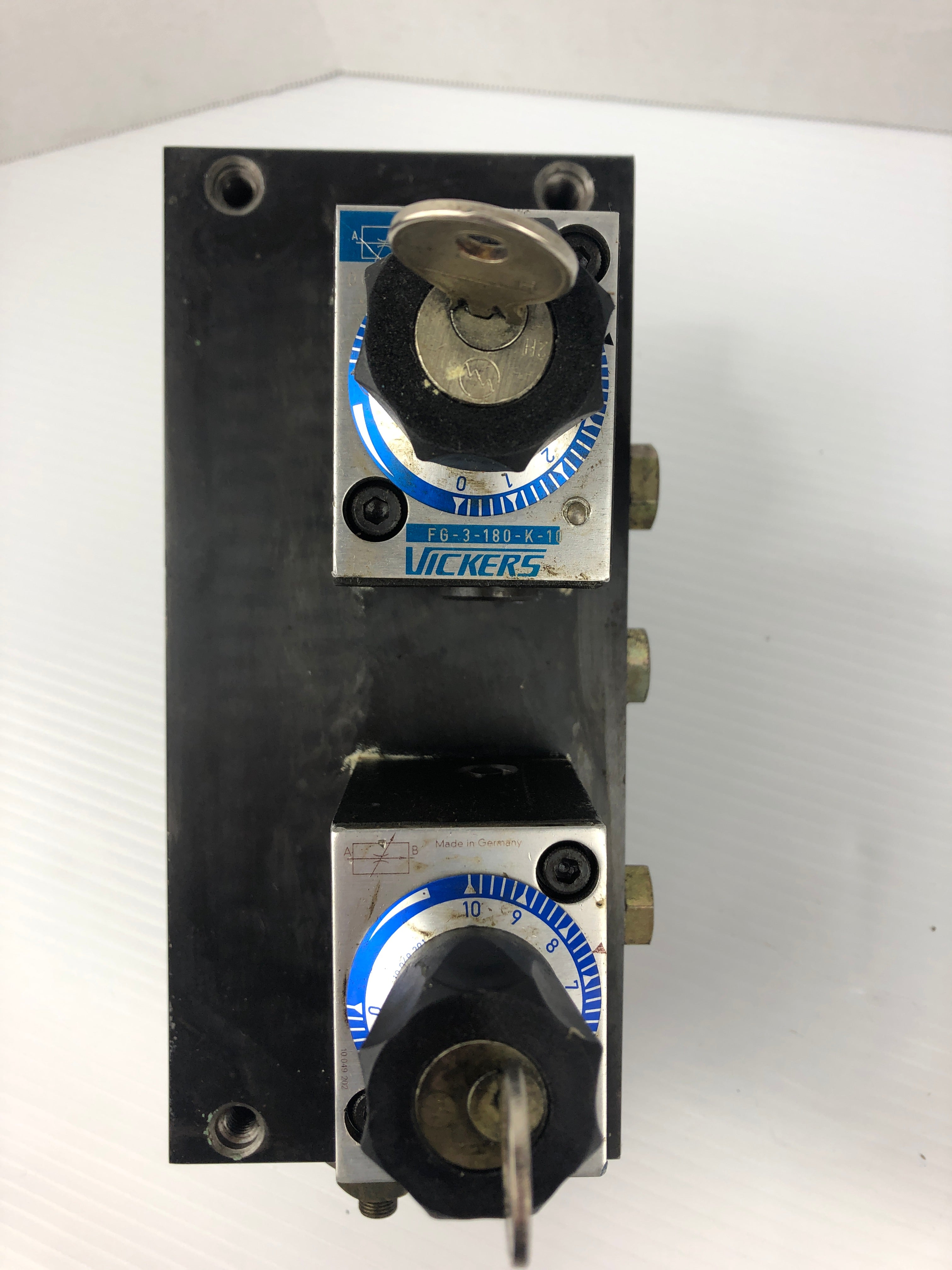 Vickers FG-3-180-K-10 Pressure Compensated Flow Control Valve Manifold Assembly