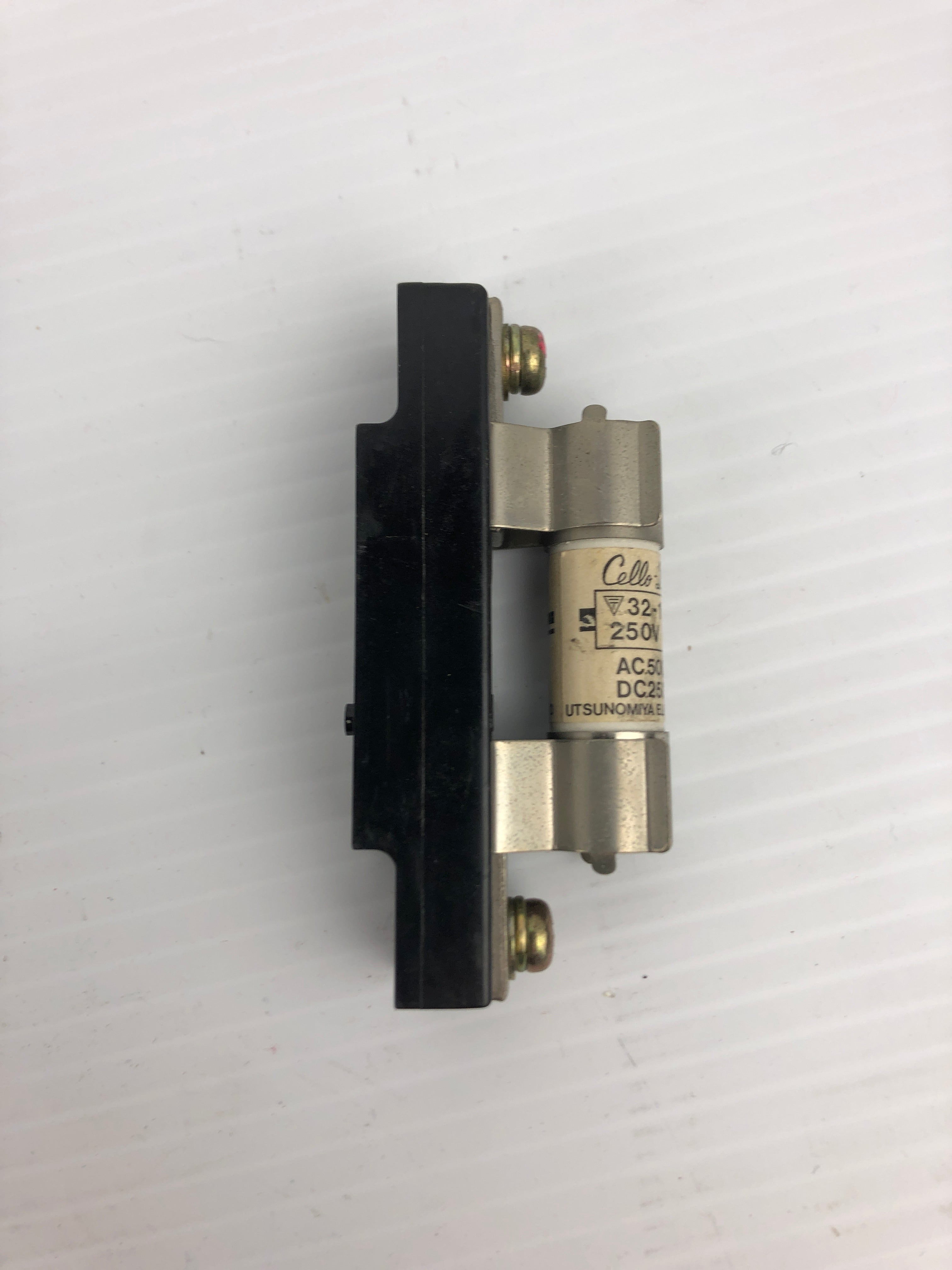 Cello Lite 32-1743 Fuse 250V 10A 50KA PC1 with Fuse Holder FHSC1F - Lot of 3