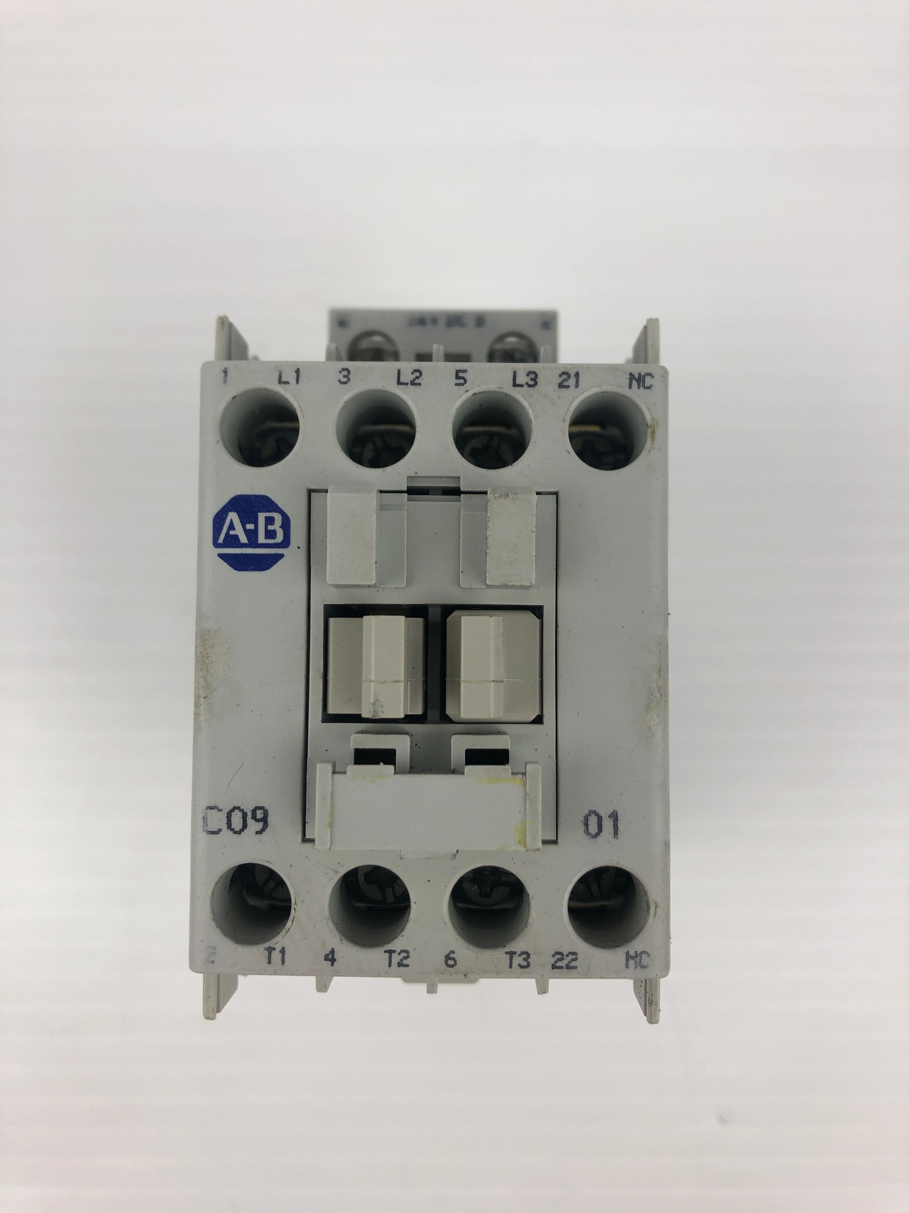 Allen-Bradley 100-C09D*01 C09 Contactor Ser. A 690V 32A 3PH 8kV