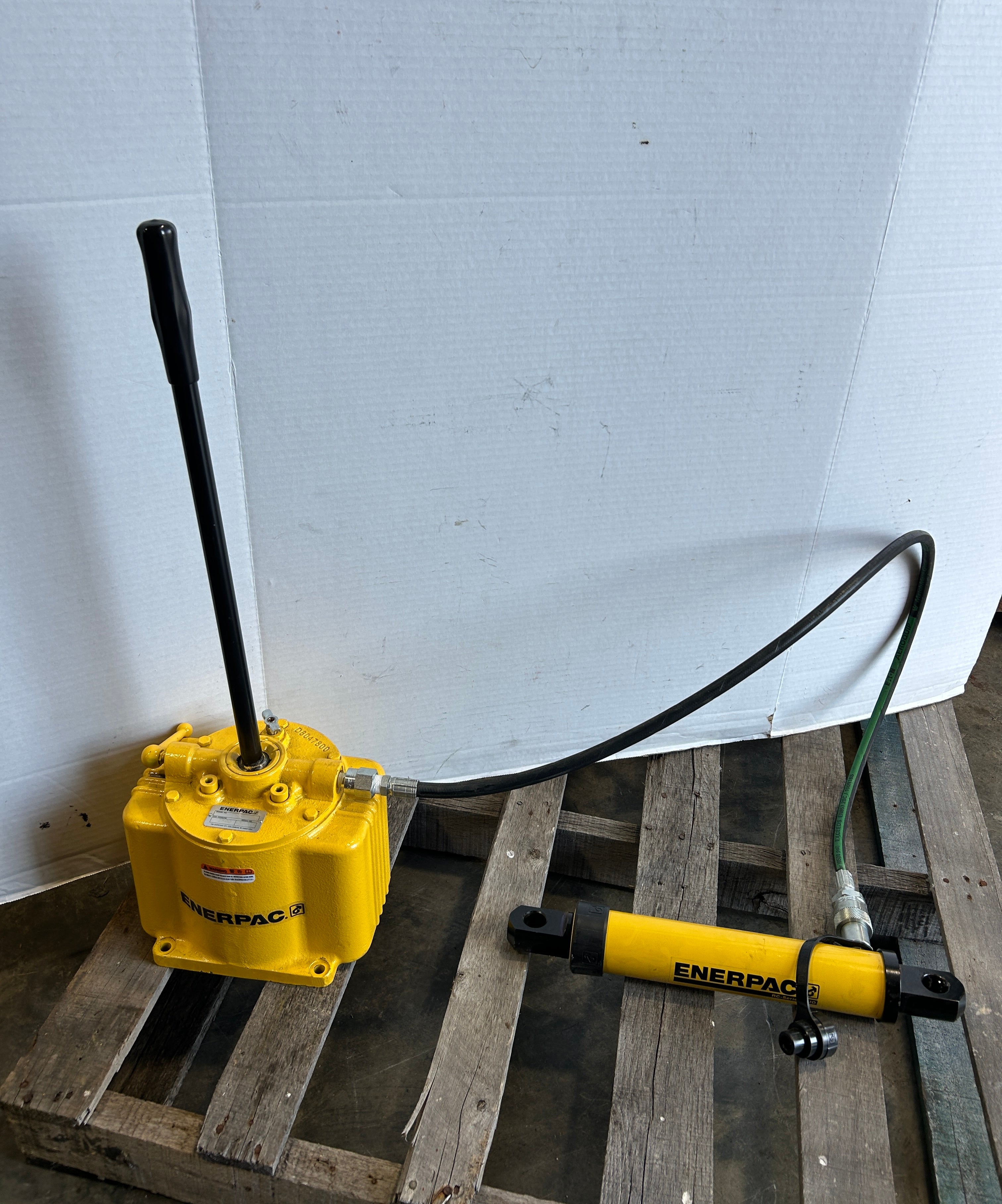 Enerpac P25 Hand Pump 2500 Tons/PSI with RC108 Hydraulic Cylinder 10T 10,000 PSI