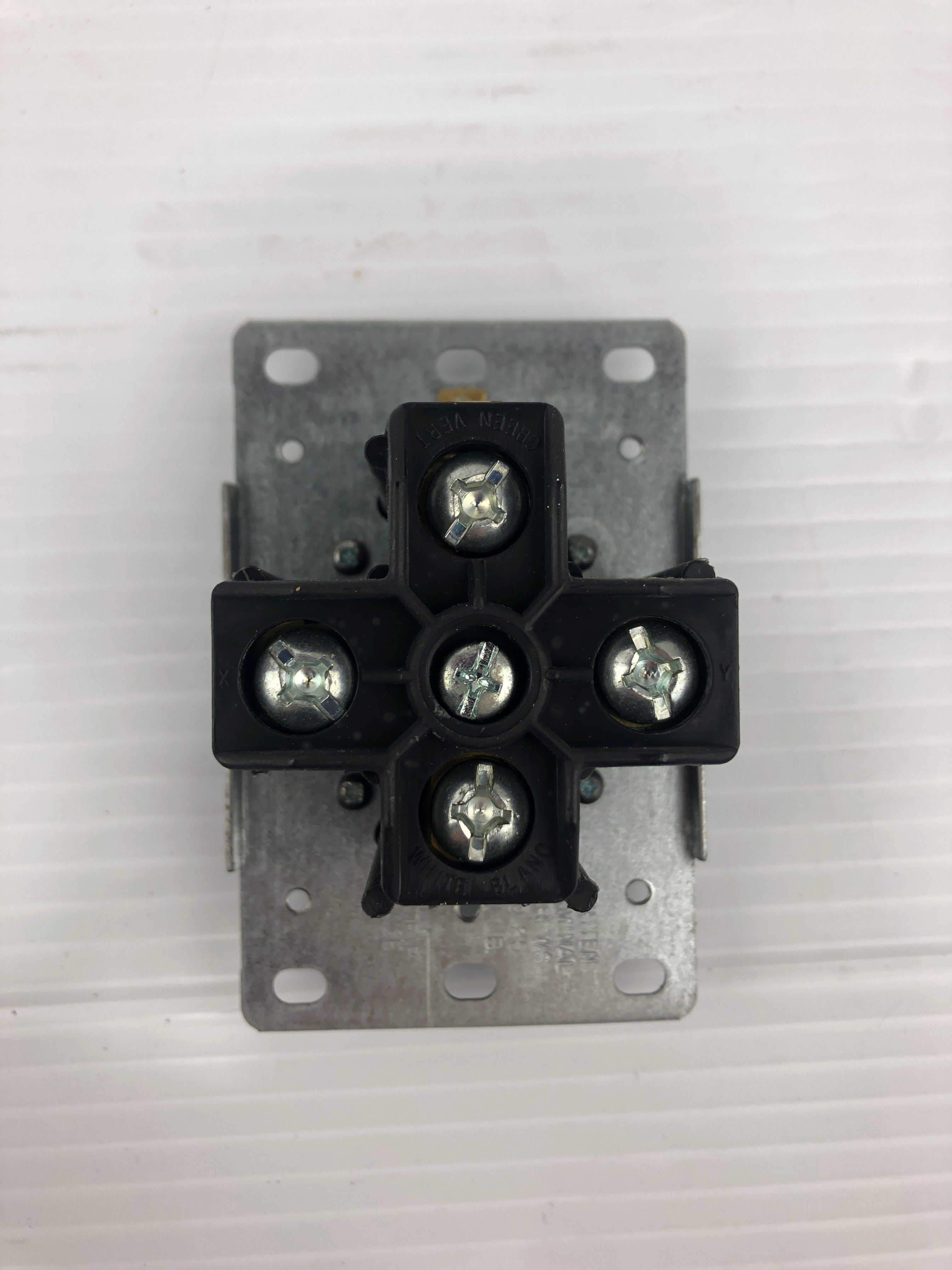 Leviton 278 Grounding Power Outlet 3P 4-Wire 30A Flush Mount Black - Lot of 2