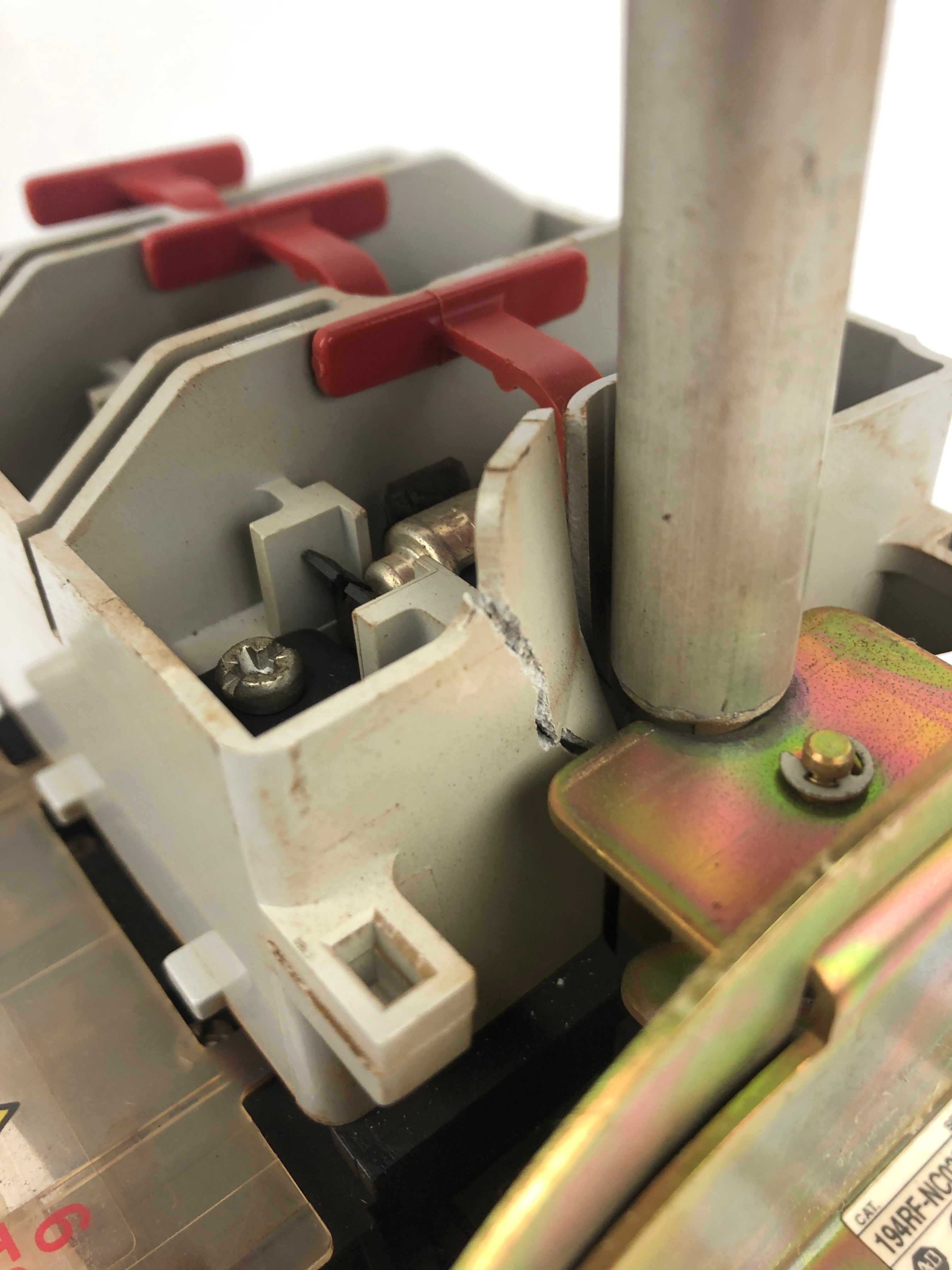 Allen-Bradley 194RF-NC030* Ser A Fused Disconnect Switch Mounted Cracked Holder