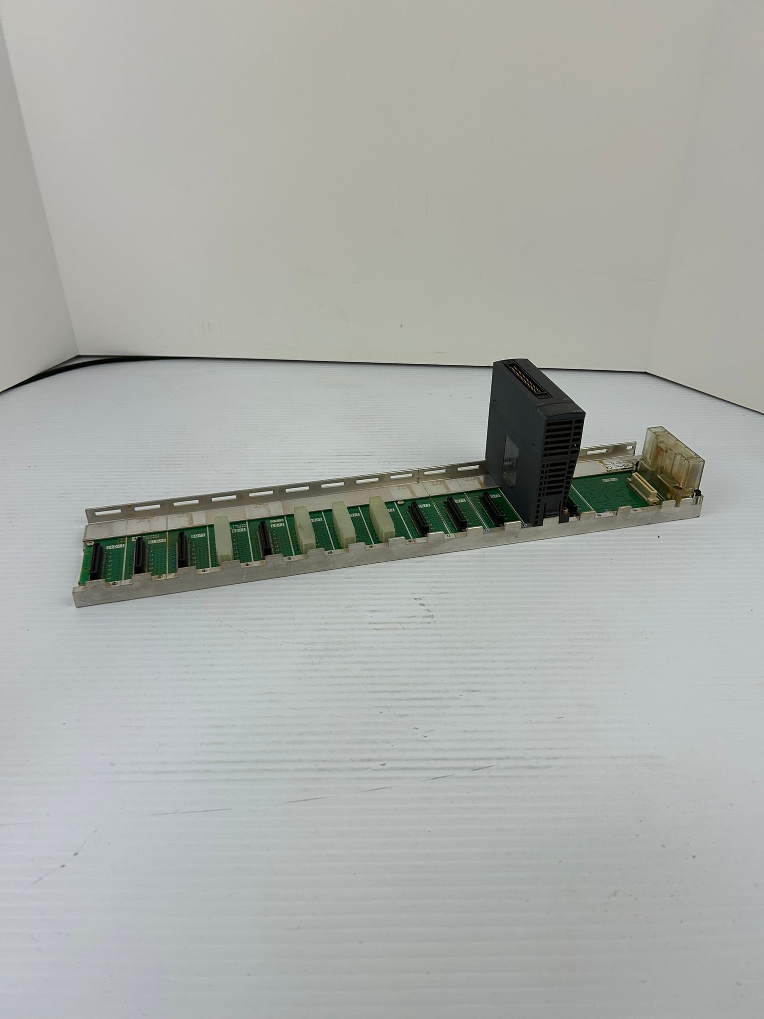 Mitsubishi Q312B Melsec-Q Base Unit Model with QX41 Input PLC Module