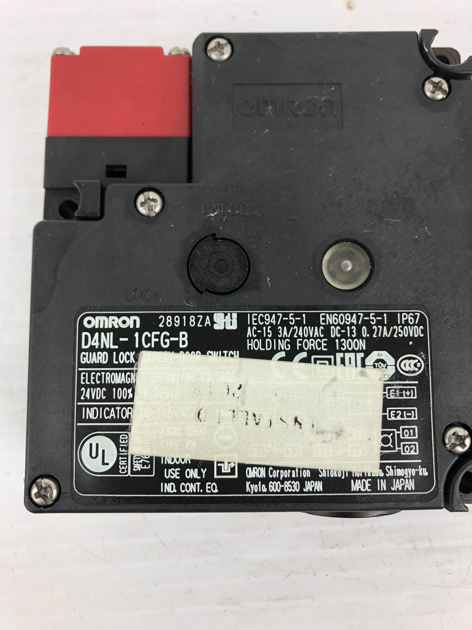 Omron D4NL-1CFG-B Guard Lock Safety-Door Switch 24VDC 100% ED 200mA