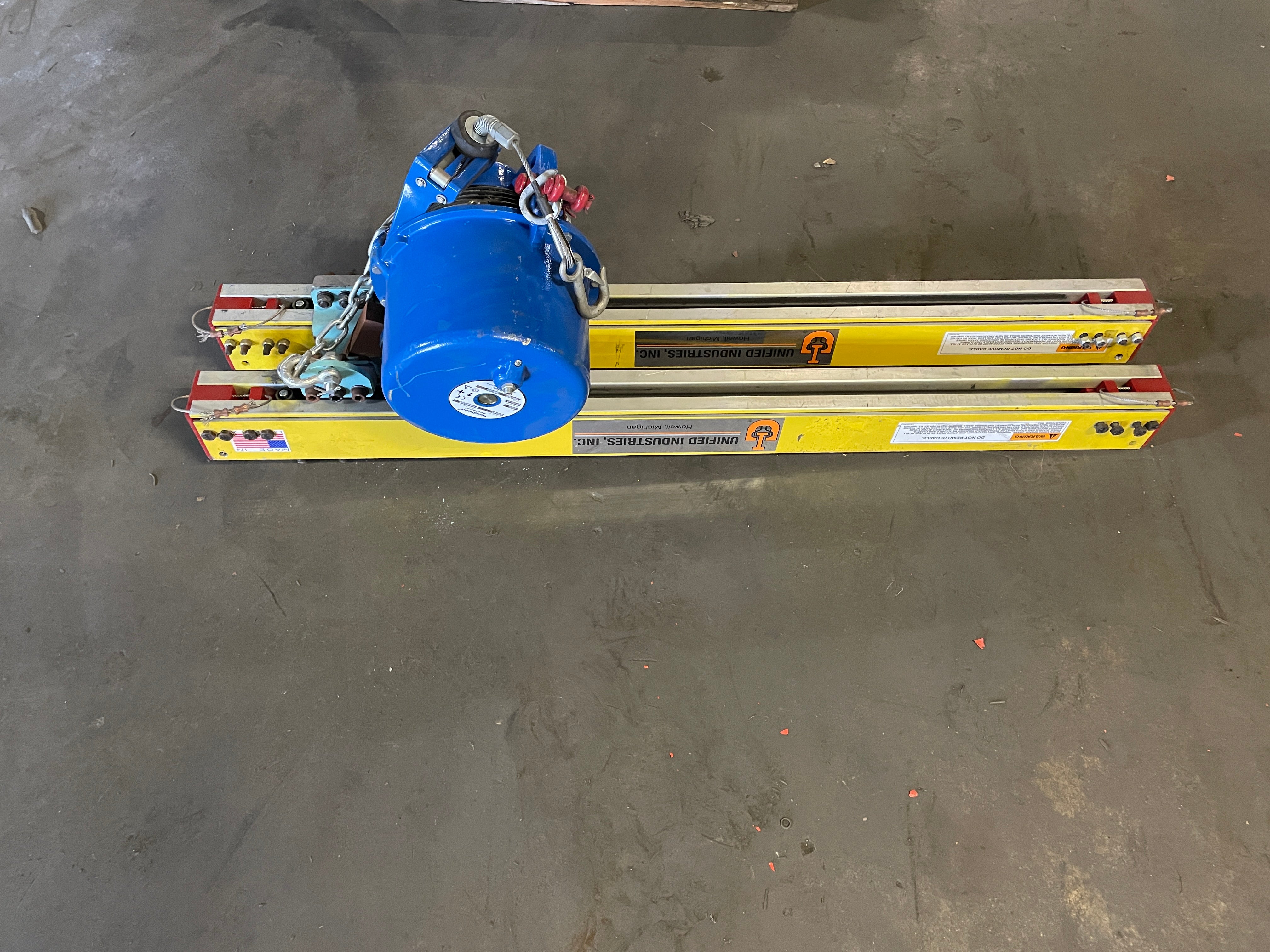 Woodhead 330LAS Aero-Motive Molex Balancer with Unified Industries Enclosed Rail
