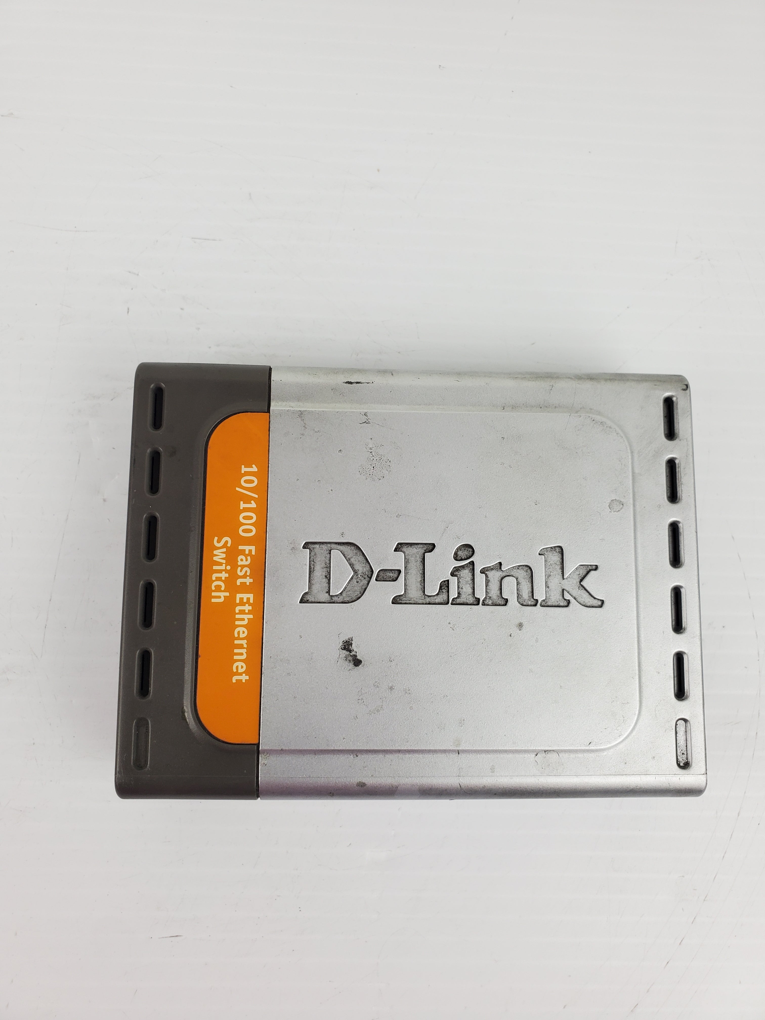 D-Link EES1005DE.J2 10/100 Fast Ethernet Switch 5 Port Desktop