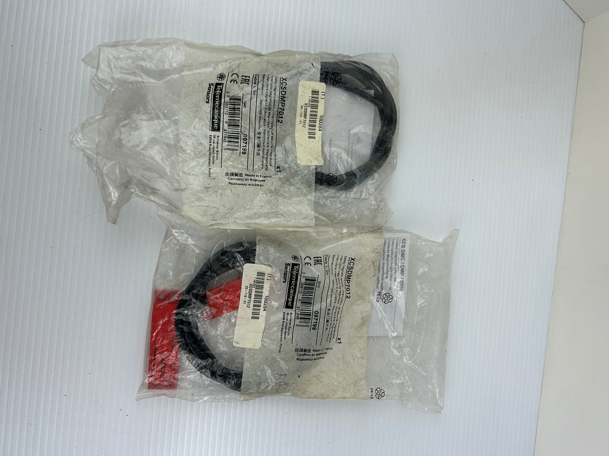 Telemecanique XCS-DMP7012 Magnetic Safety Switch Sensor 24VDC 2M Cable Lot of 2