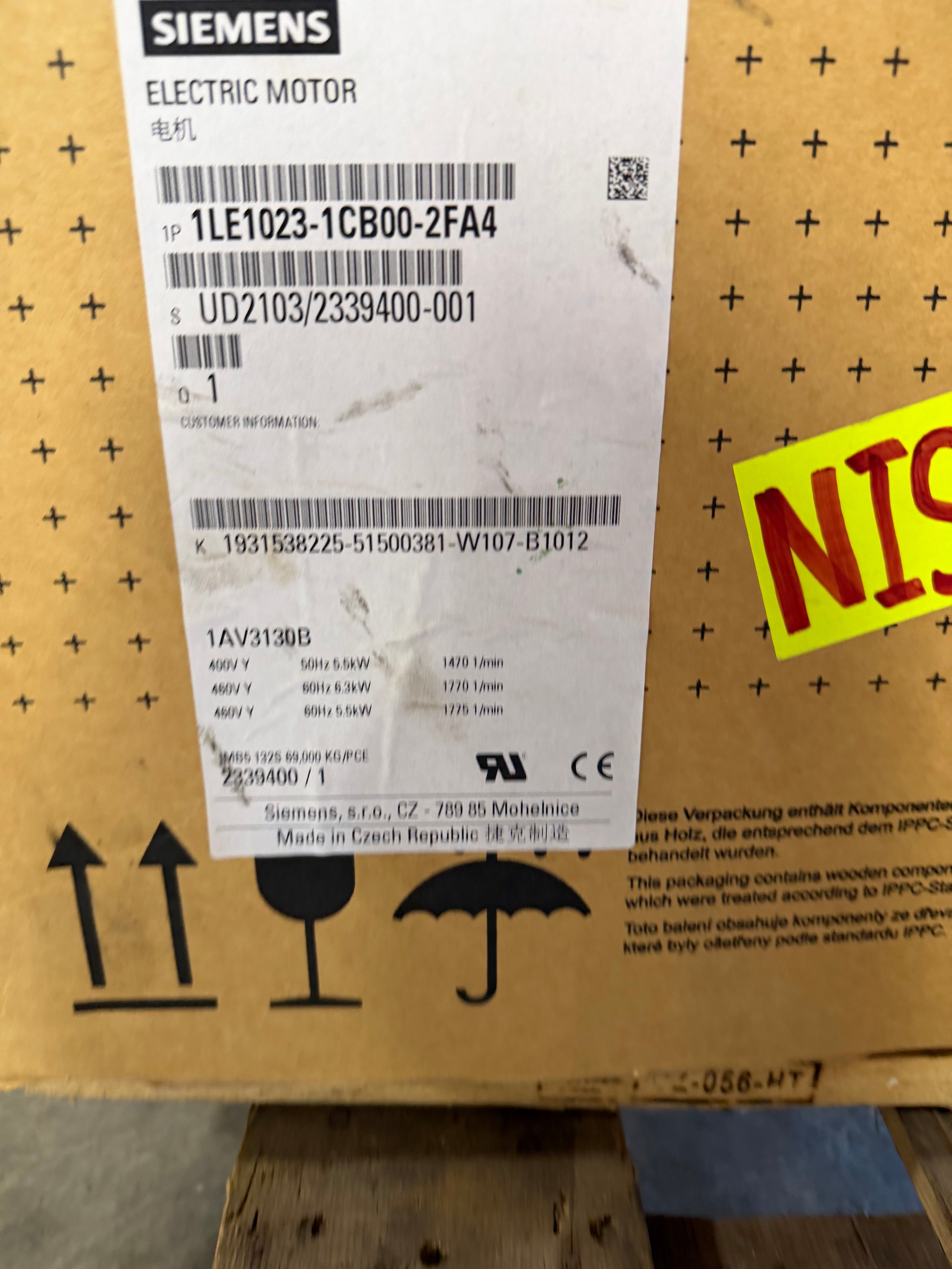 Siemens 1LE1023-1CB00-2FA4 7.5HP Motor 460V 3PH 1775RPM IEC132S IMB5