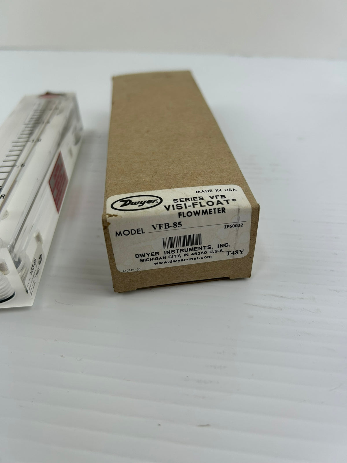 Dwyer VFB-85 Visi-Float Flowmeter 0.5-2.0 GPM Water