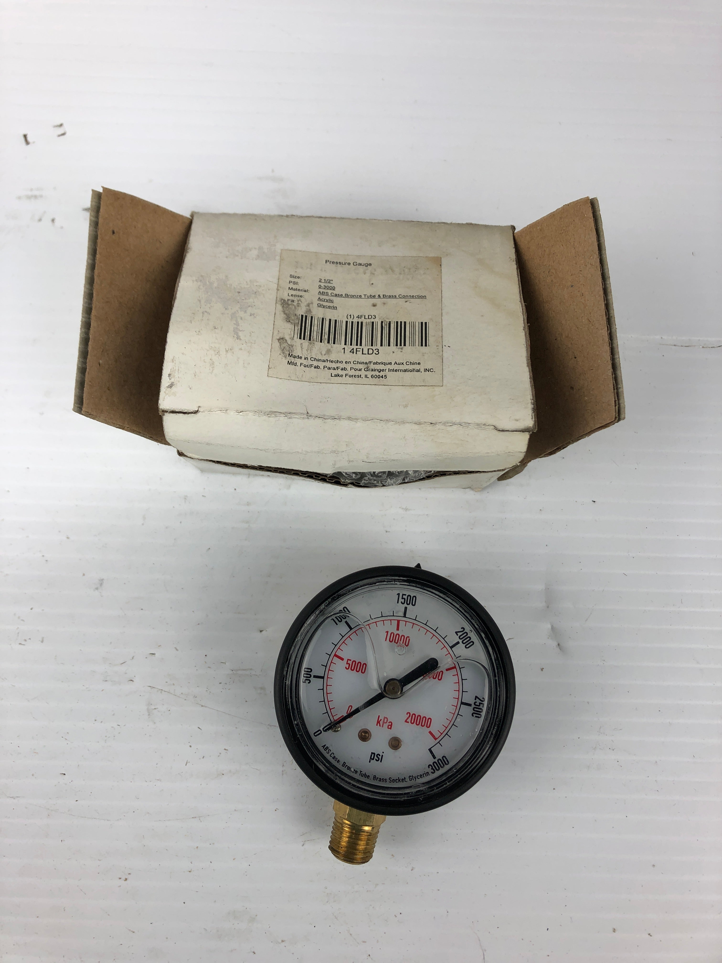 Pressure Gauge 4FLD3 2-1/2" 0-3000 PSI