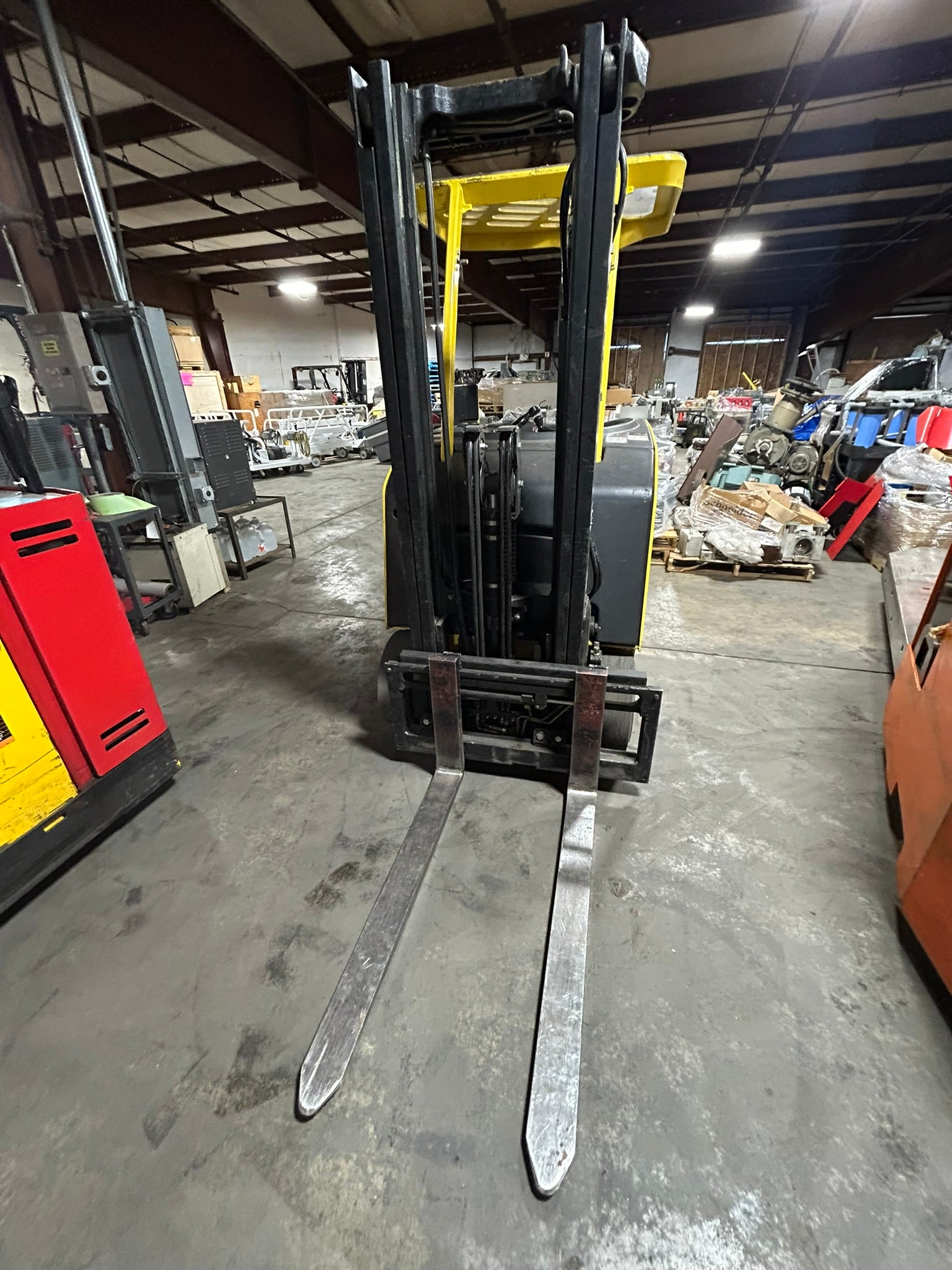 Hyster E40HSD Electric Stand-Up Forklift Truck 4000 Lb. Capacity 36 Volt Type EO