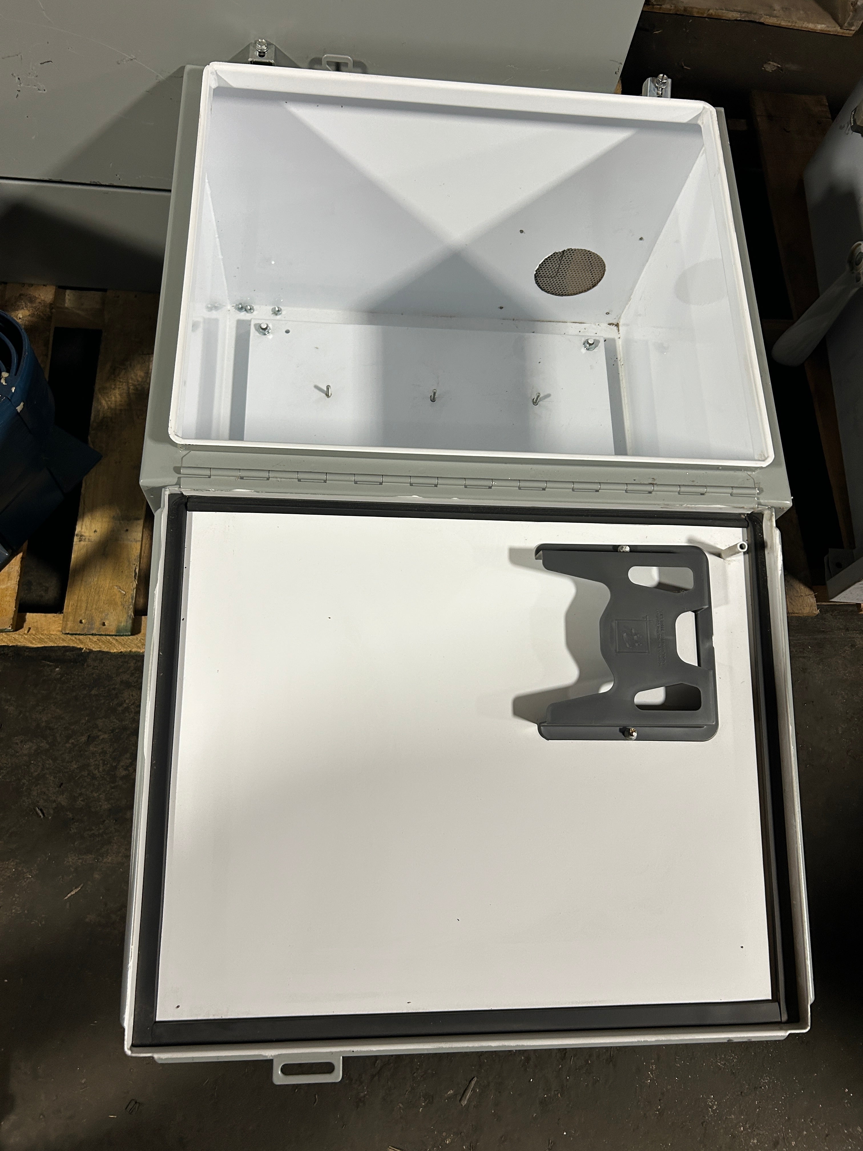 Hoffman A242016LP Electrical Enclosure A-1990 Type 12, 13 Rev A w/ Kit 87557699