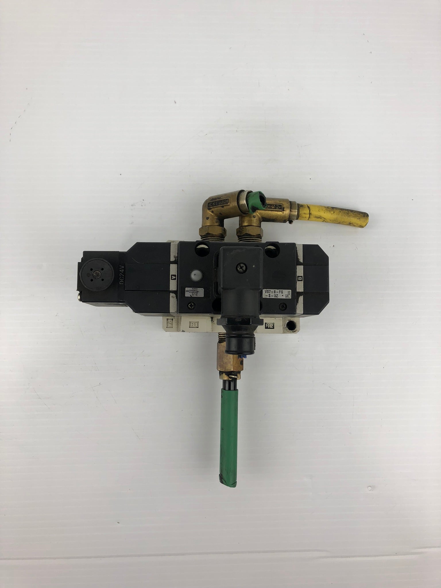 SMC VS7-8-FG-S-3Z Valve with Block