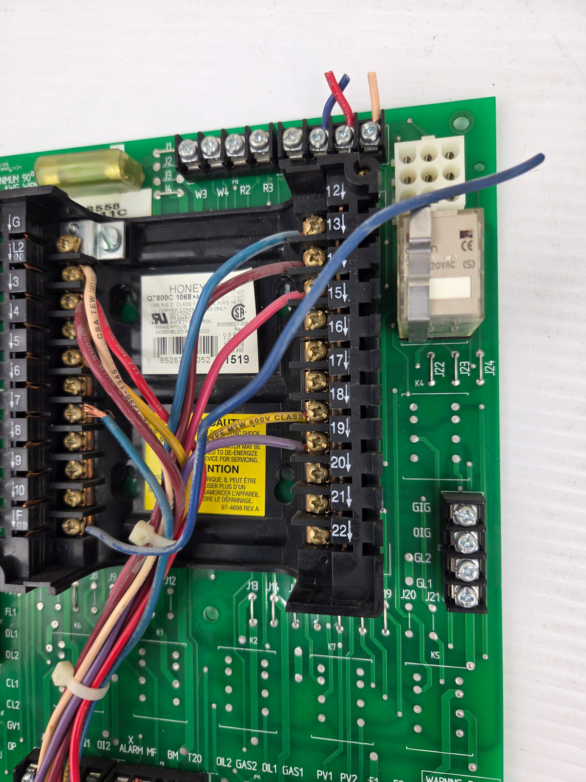 Honeywell Q7800C 1068 Power Flame Burner Control Board 50011409-001 50011408