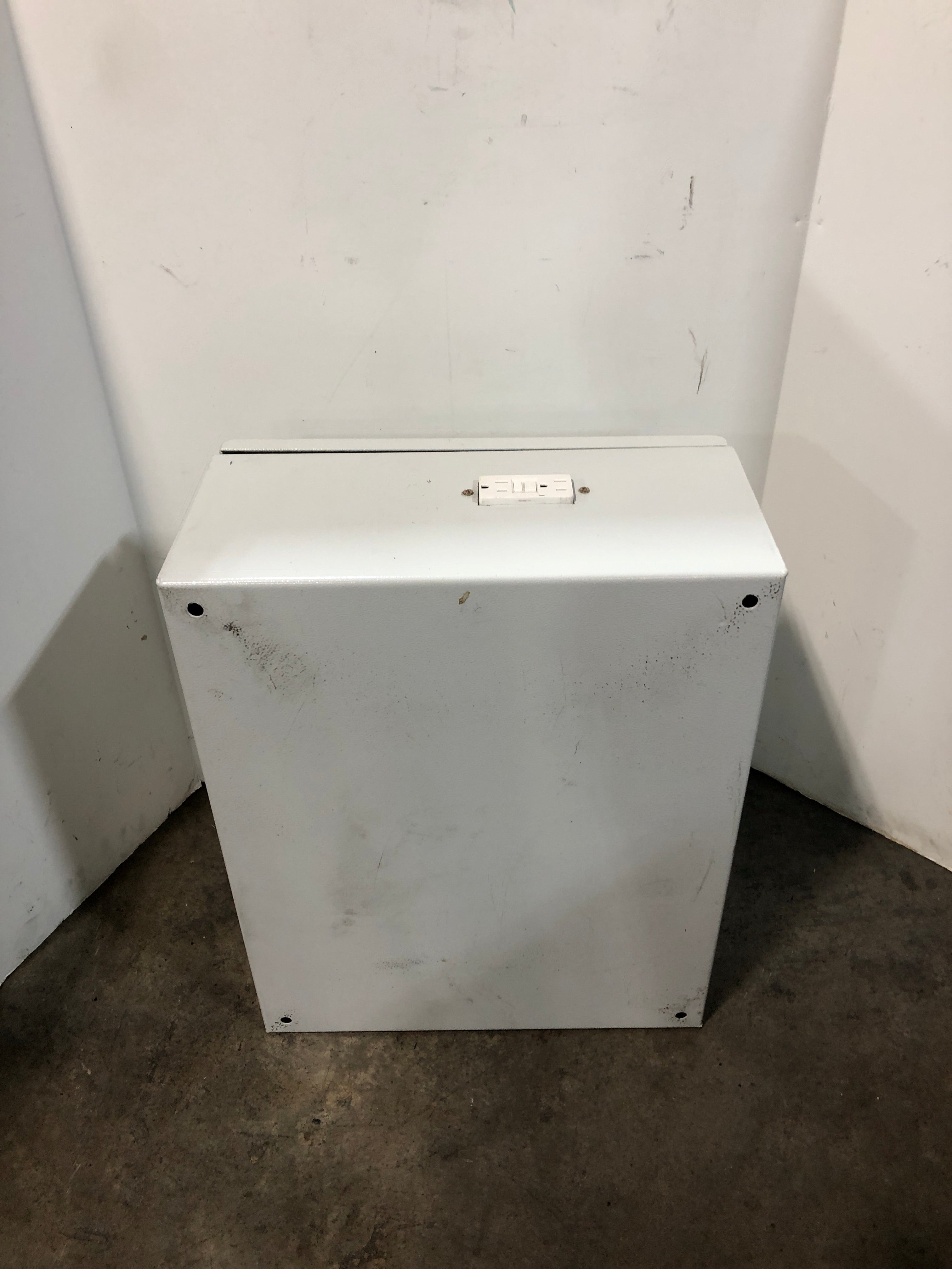 Schneider Electric NSYS3DC5420 Electrical Enclosure with Plus CS5 Power Supply