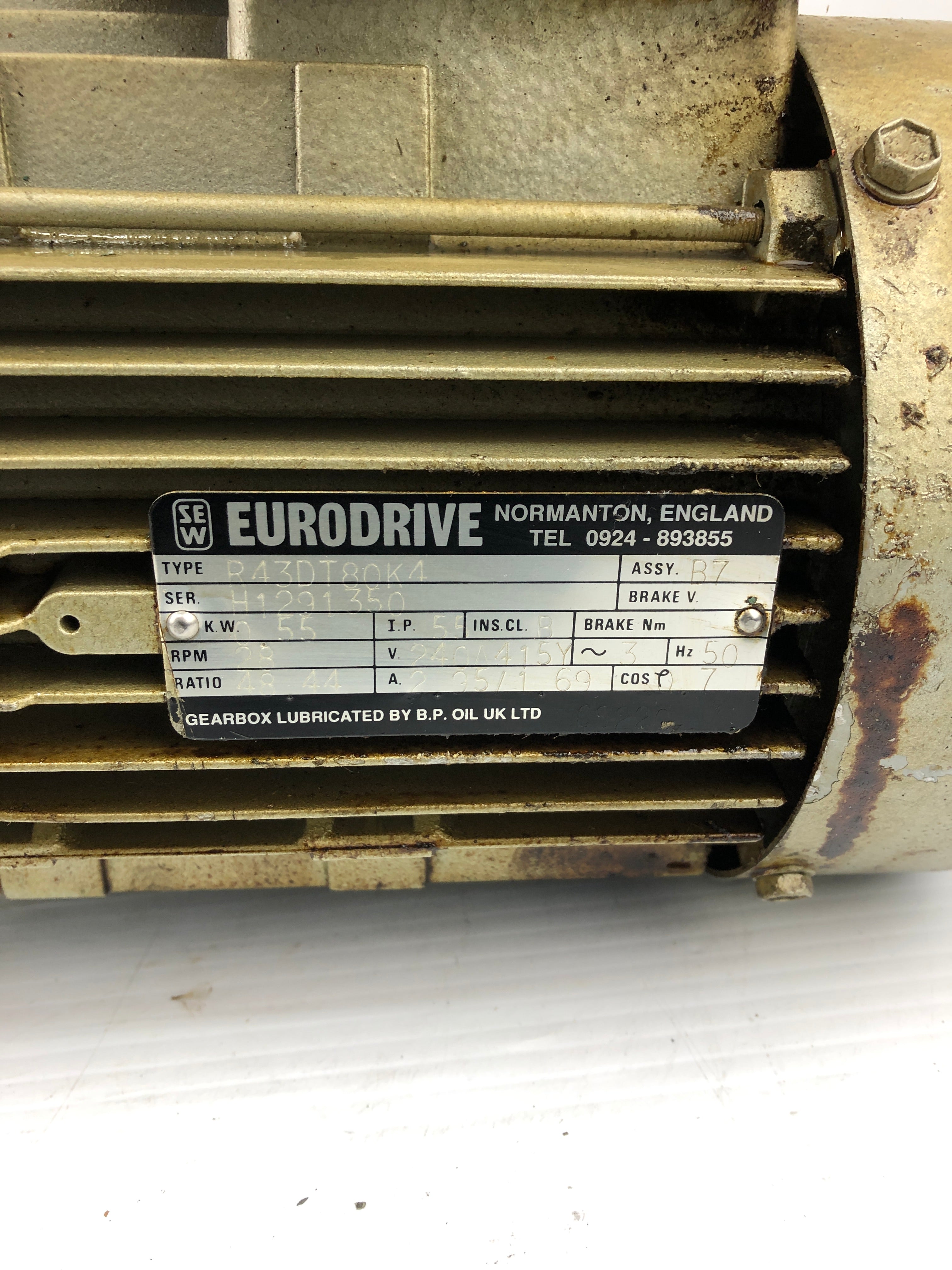 SEW Eurodrive R43DT80K4 Gear Motor 0.55kW 28 RPM 50 Hz 48:44 Ratio