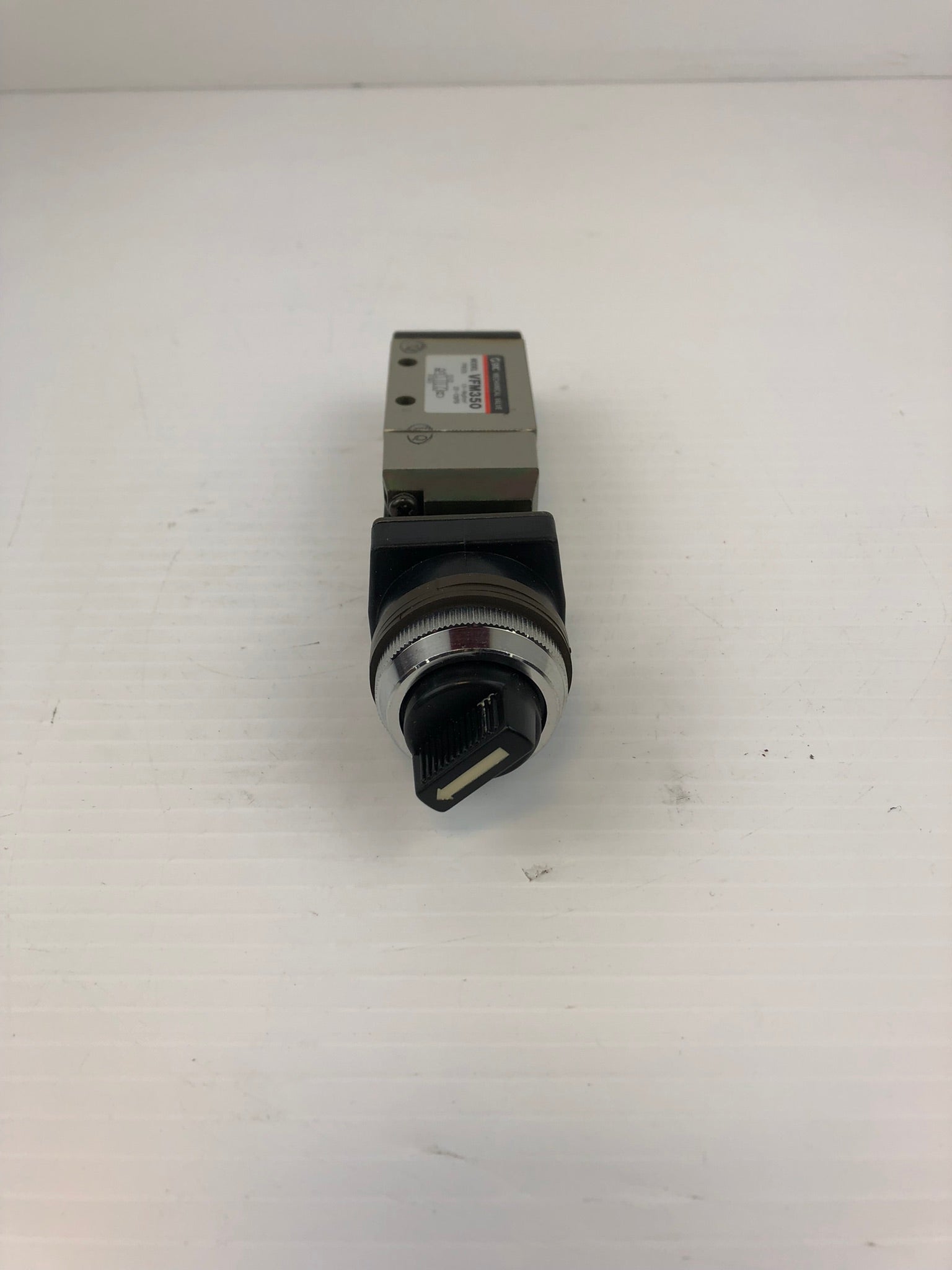 SMC VFM350 Mechanical Valve with Black Turn 2-Position Selector Switch
