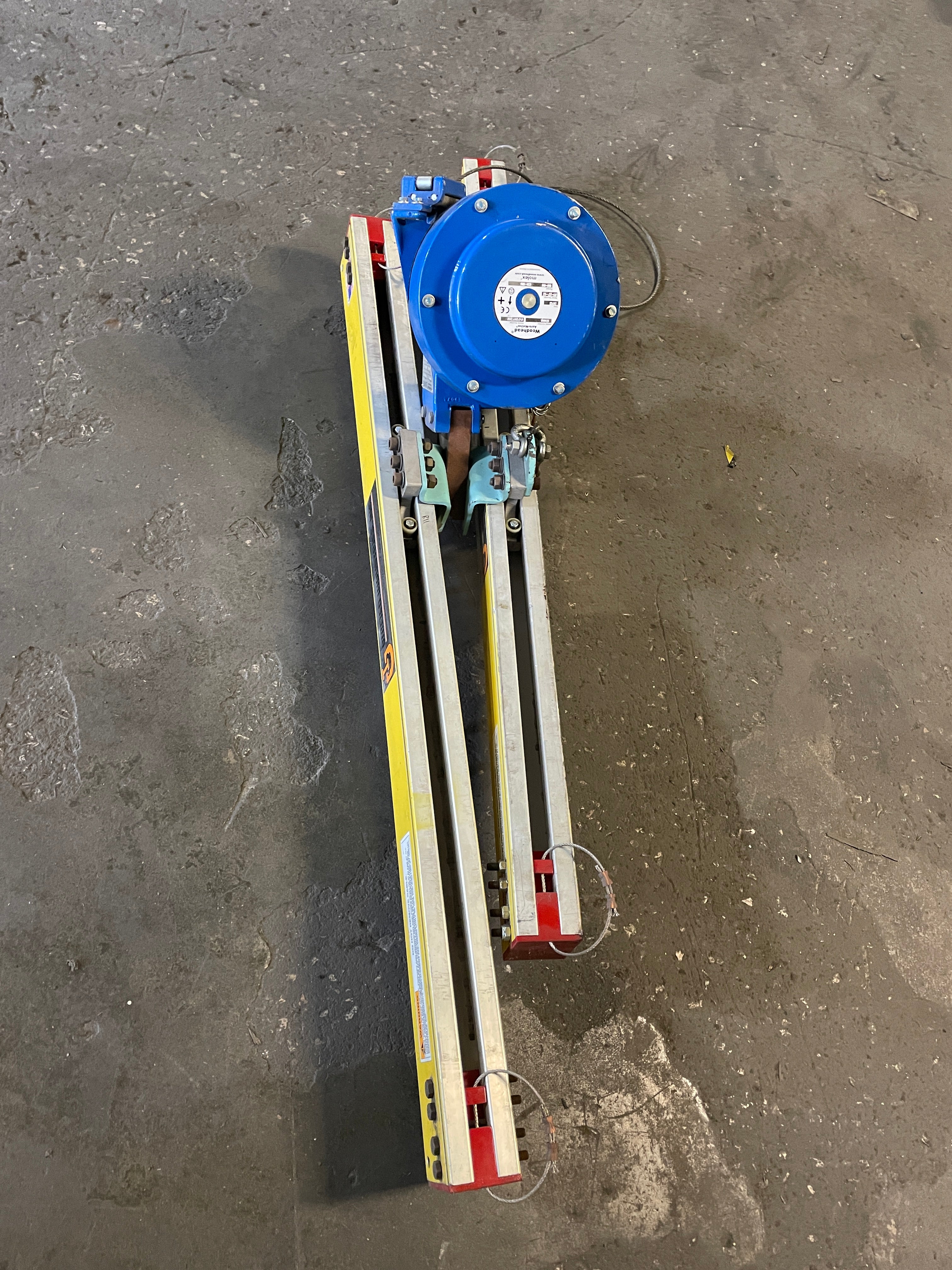 Woodhead 134KA Aero-Motive Molex Balancer with Unified Industries Rail 124-146#