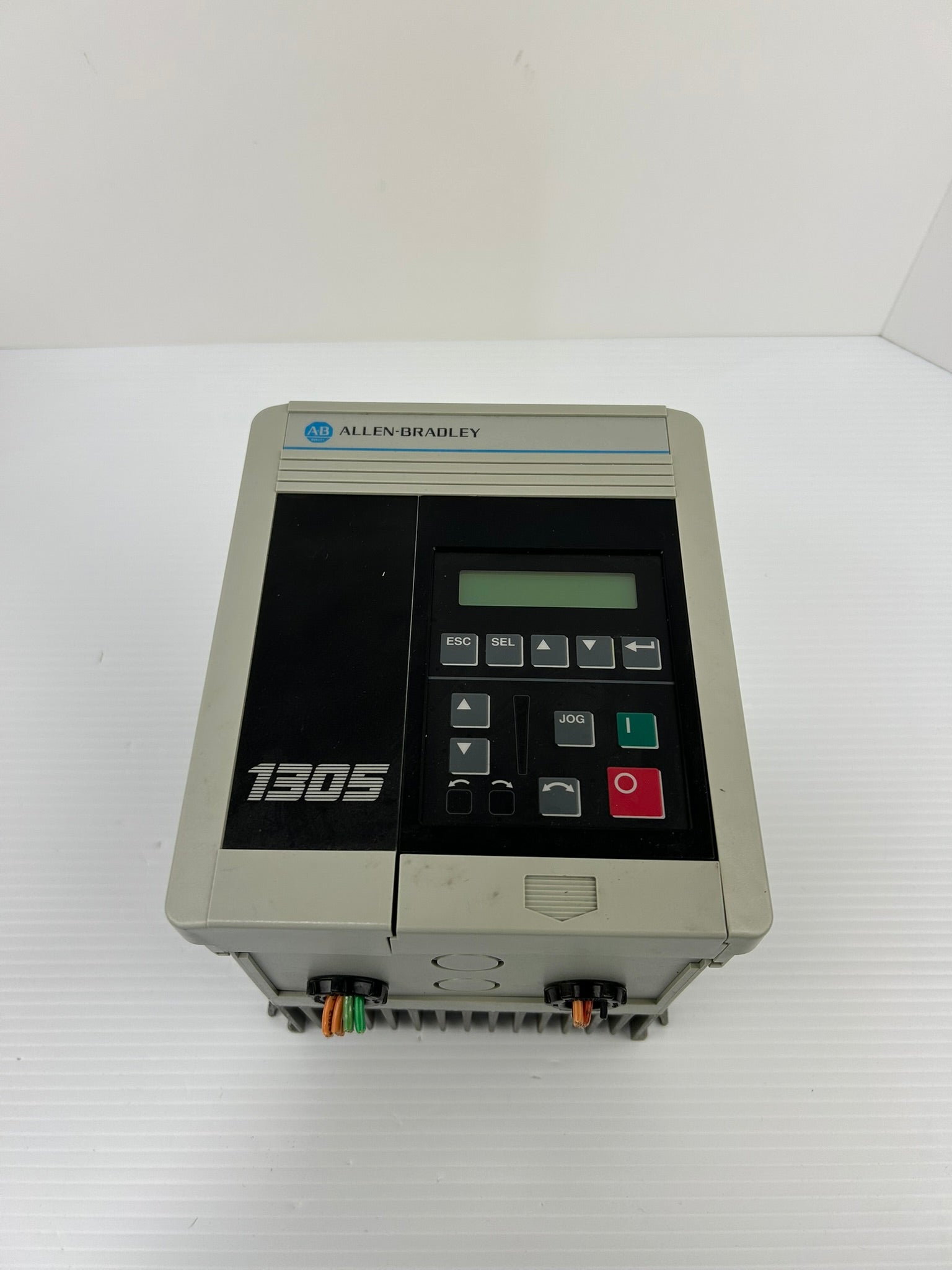 Allen-Bradley 1305-BA03A Drive Ser C 380-460V 2.2A 1HP 3PH 1305 - Cracked Case