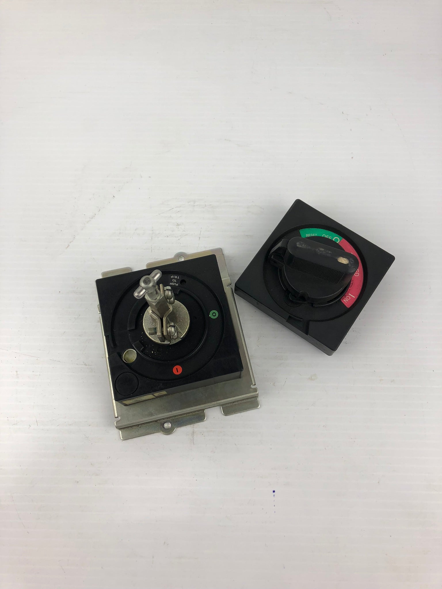 Mitsubishi V2GSWU Circuit Breaker On Off Switch