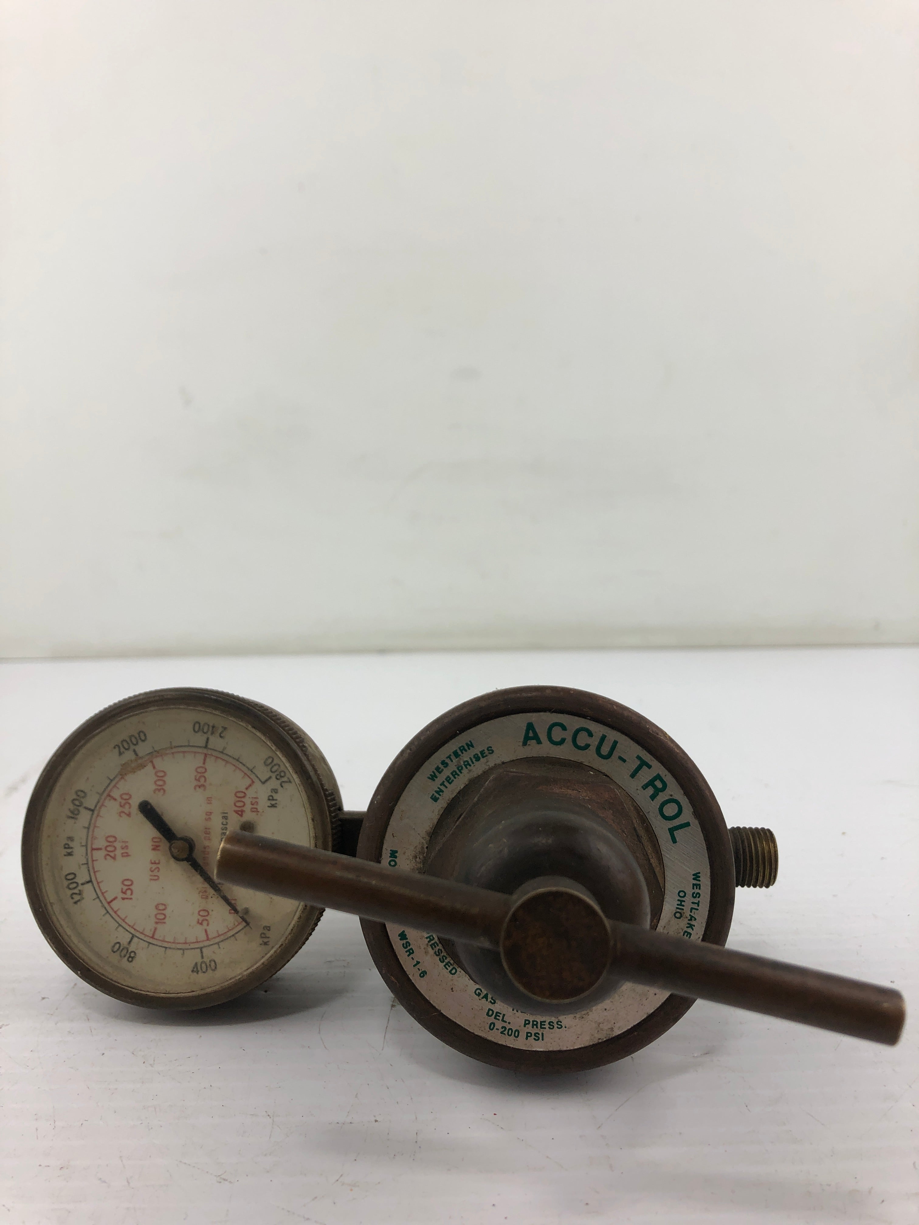 Accutrol WSR-1-6 Compressed Gas Regulator with Gauge 0-200 PSI