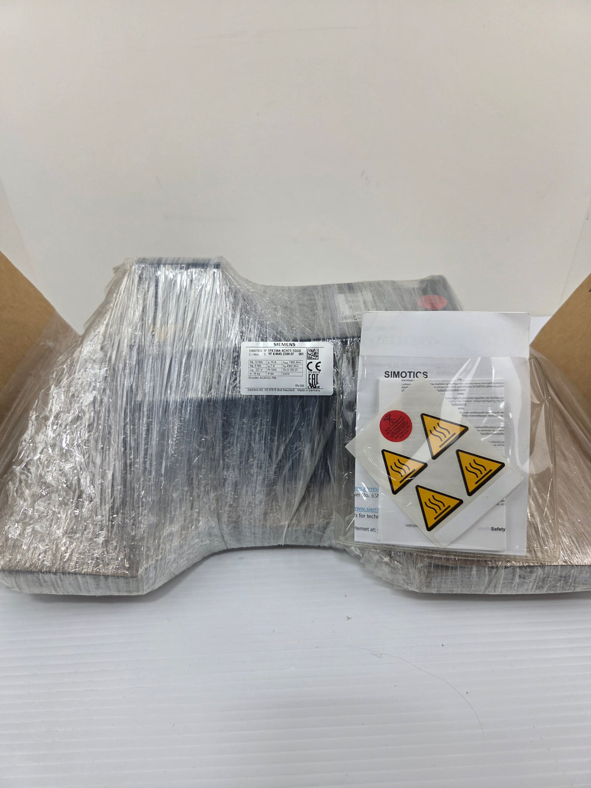 Siemens 1FK7064-4CH71-1QG0 SIMOTICS S Servo Motor 1FK7 3PH 1P 5Nm 4500RPM 227V