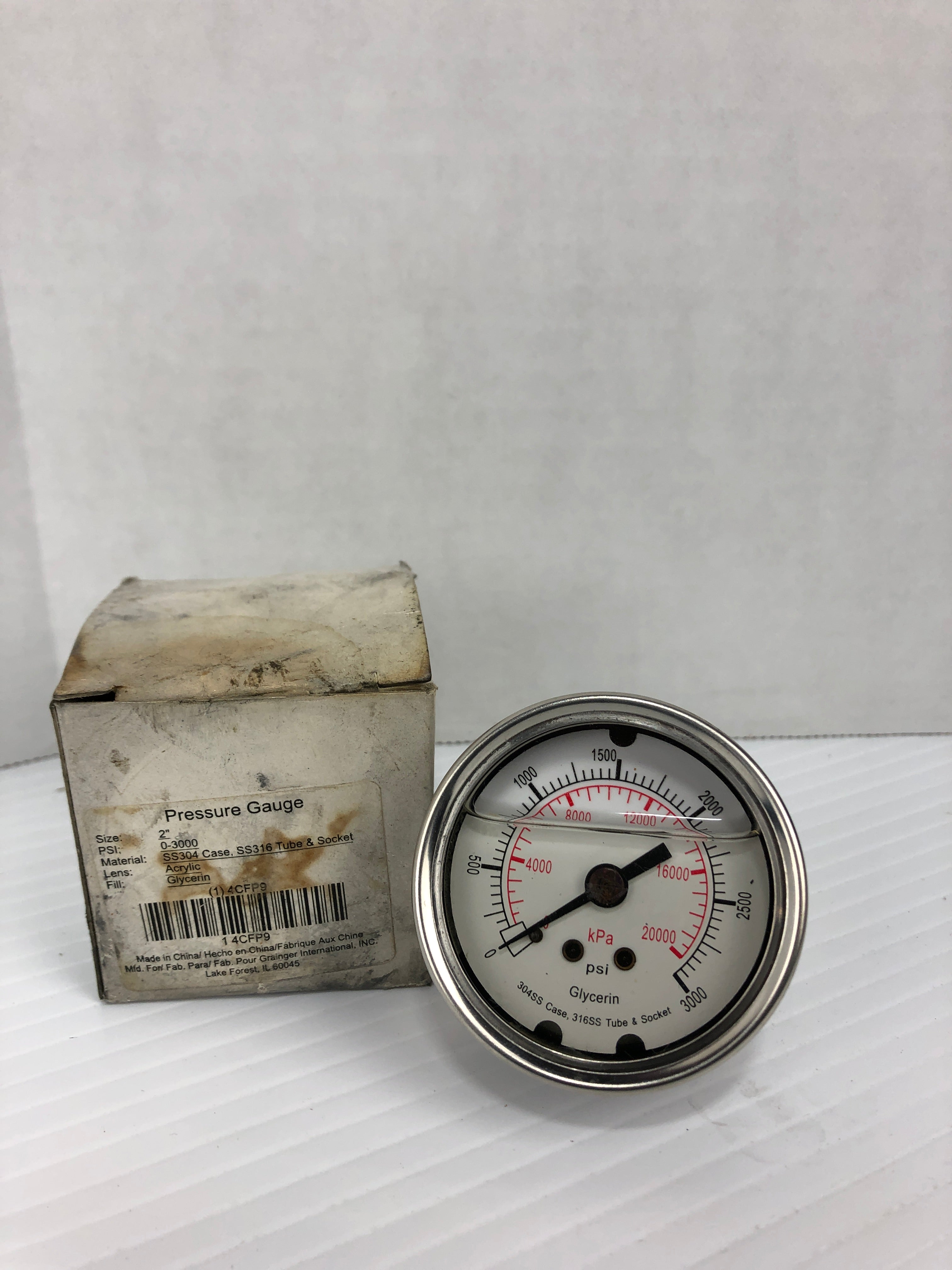 Universal Pressure Gauge 4CFP9 0-3000 PSI 2"