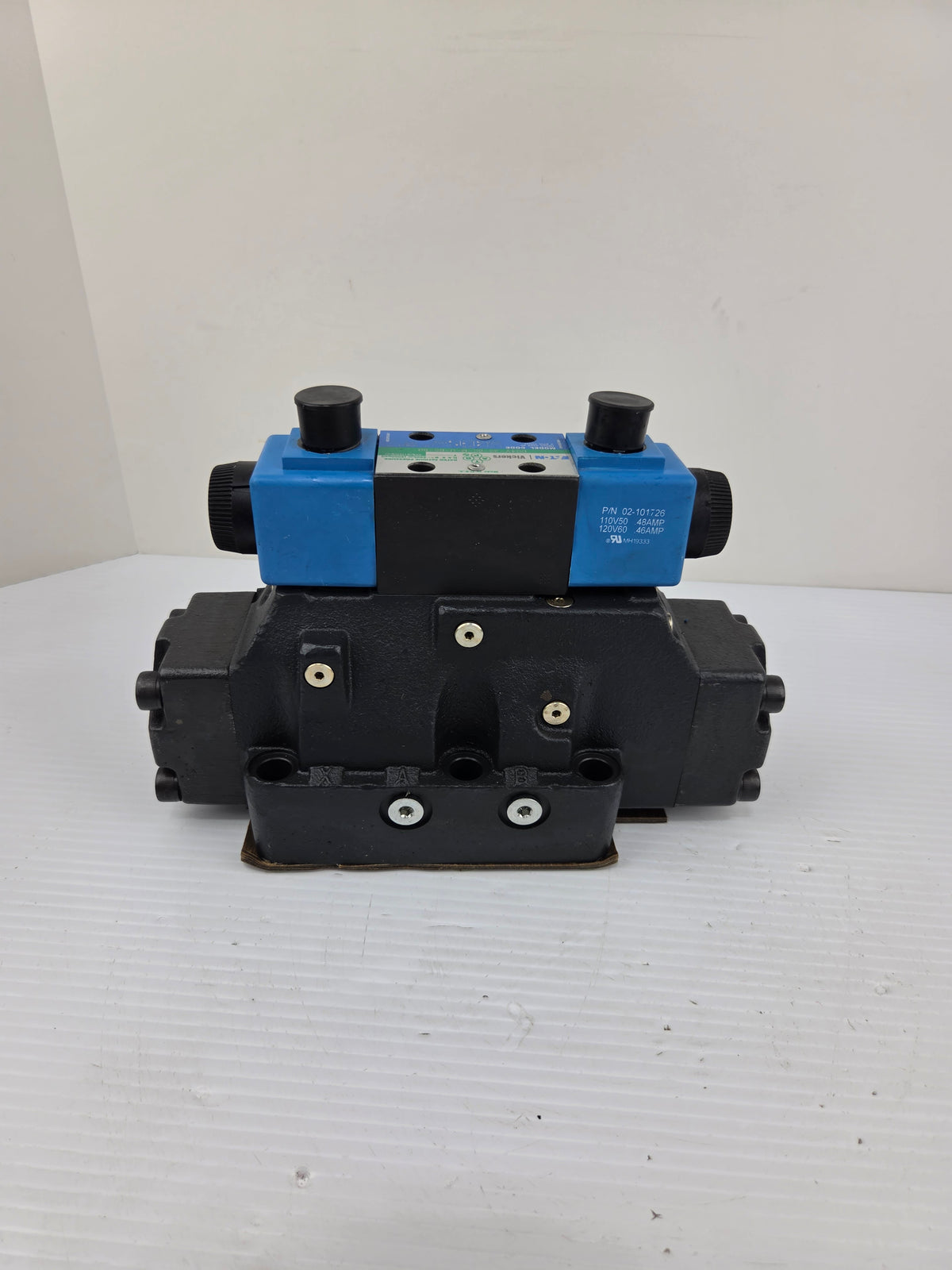 Eaton Vickers DG5V-8-S-2C-T-M-U-B-10 Directional Control Valve 02-325899