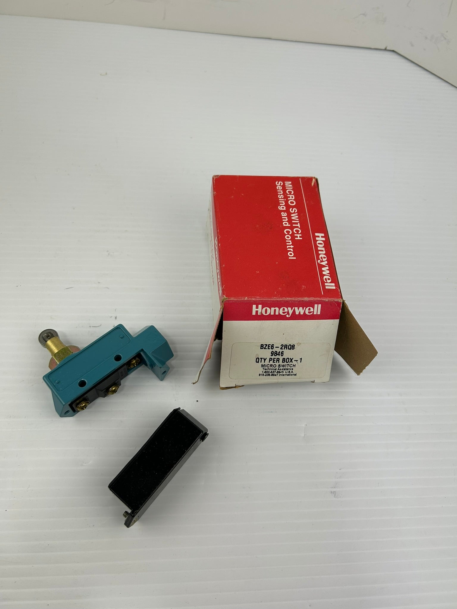 Honeywell BZE6-2RQ8 Microswitch Switch