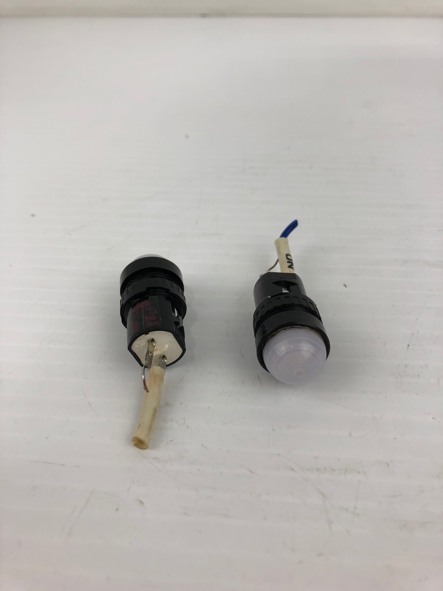 IDEC AP6M White Pilot Light - Lot of 2