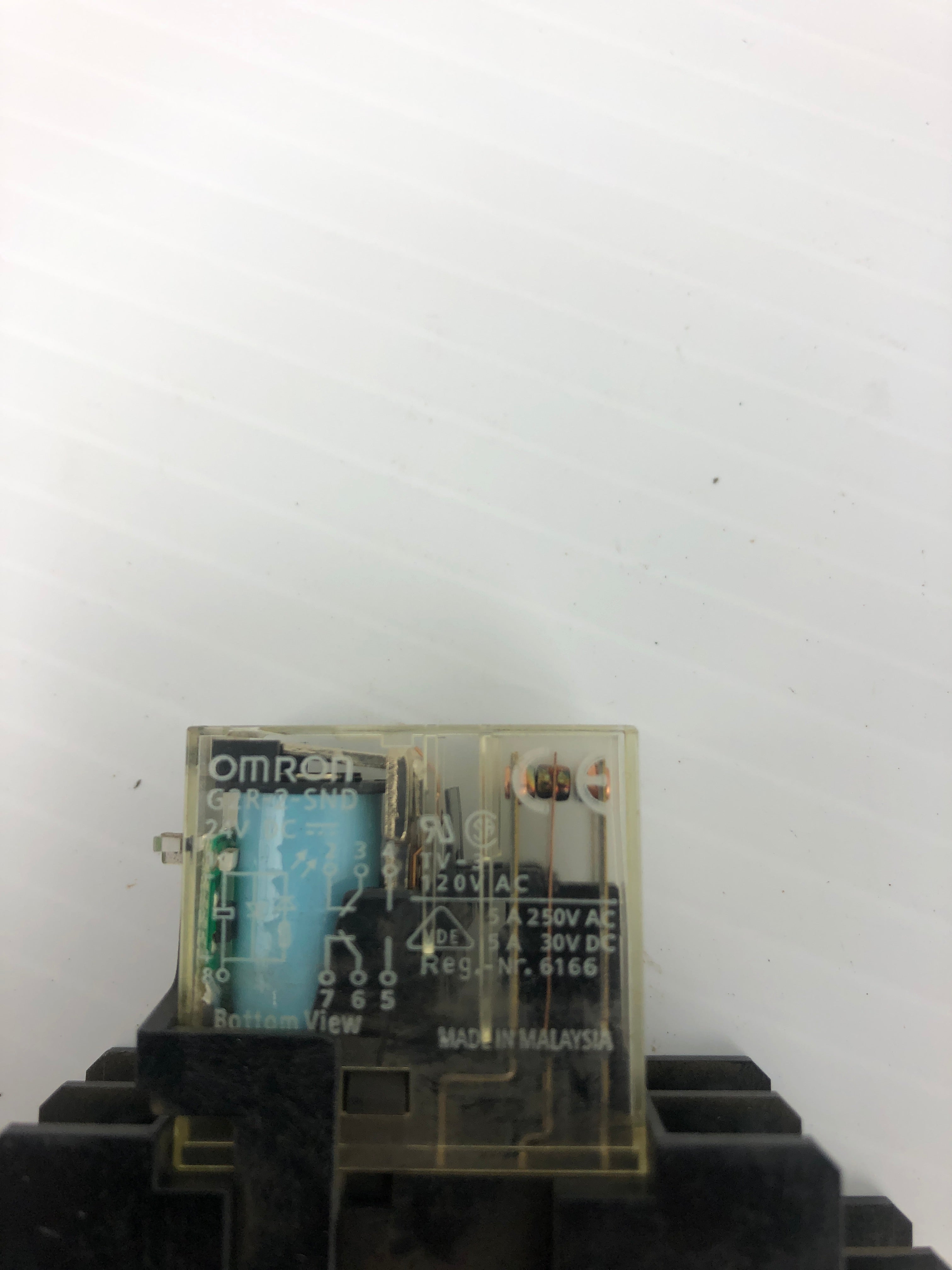 Omron G2R-2-SND Relay 24VDC with Base 13Z5C 250V 5A