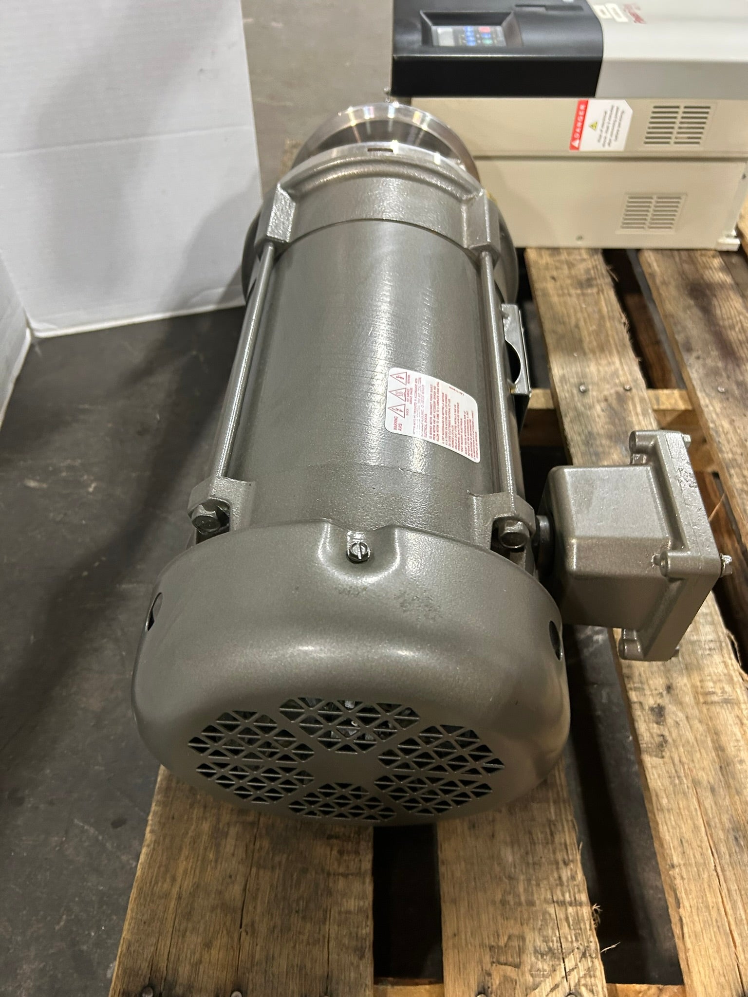 Baldor Reliance F36495139 AC Electric Motor 5/3 HP 3450/2900 RPM 3PH CAM5522T