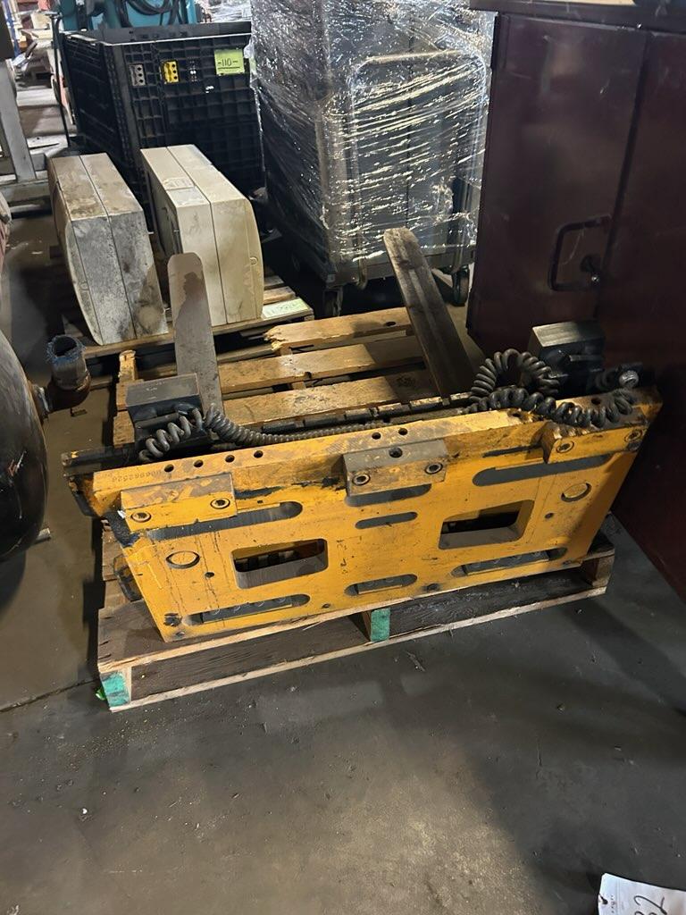 Forklift Hydraulic Fork Positioner Attachment M06962556 Forks 42" Long x 4" Wide