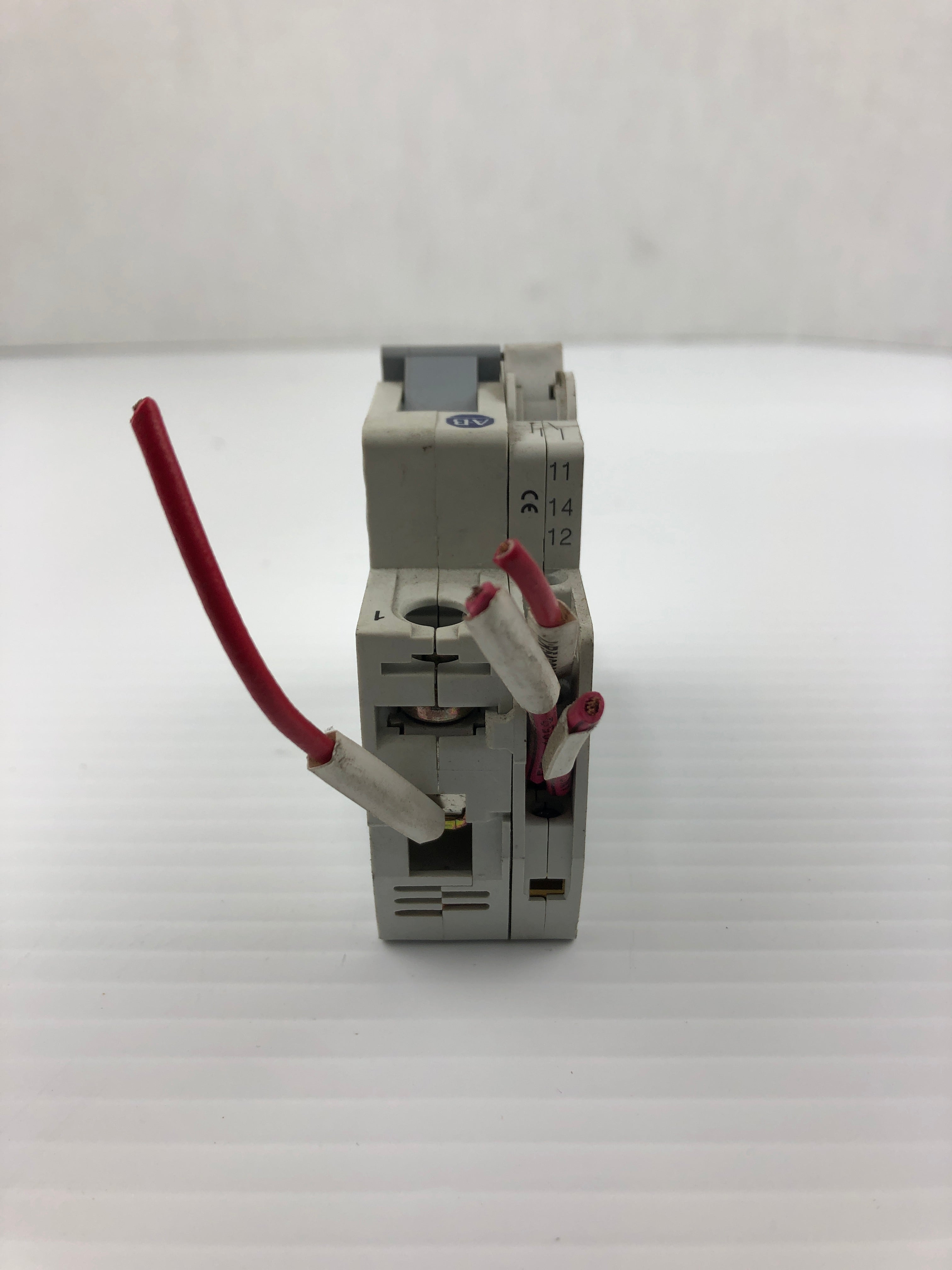 Allen-Bradley 1492-SP1B020 Circuit Breaker 2A with 1492-ASPH3 Auxiliary Contact