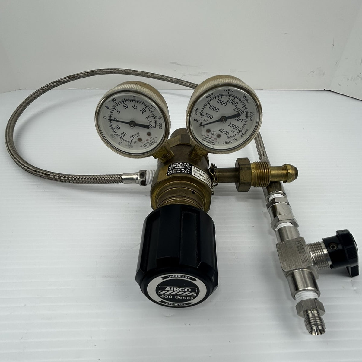 Airco Gas Regulator 412-1301 Assembly 400 Series with 2 Gauges and Hose